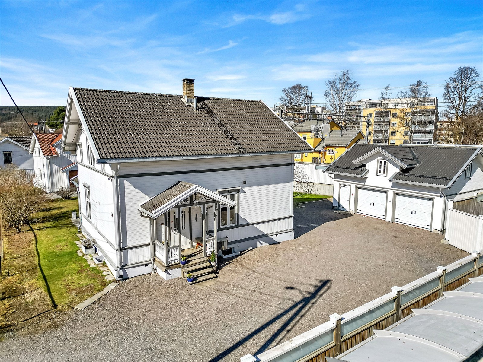 Klassisk sveitservilla fra 1904 - i sentrum av Sørumsand. Galleribilde