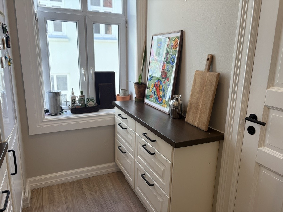 Kjøkken mot bakgård Galleribilde