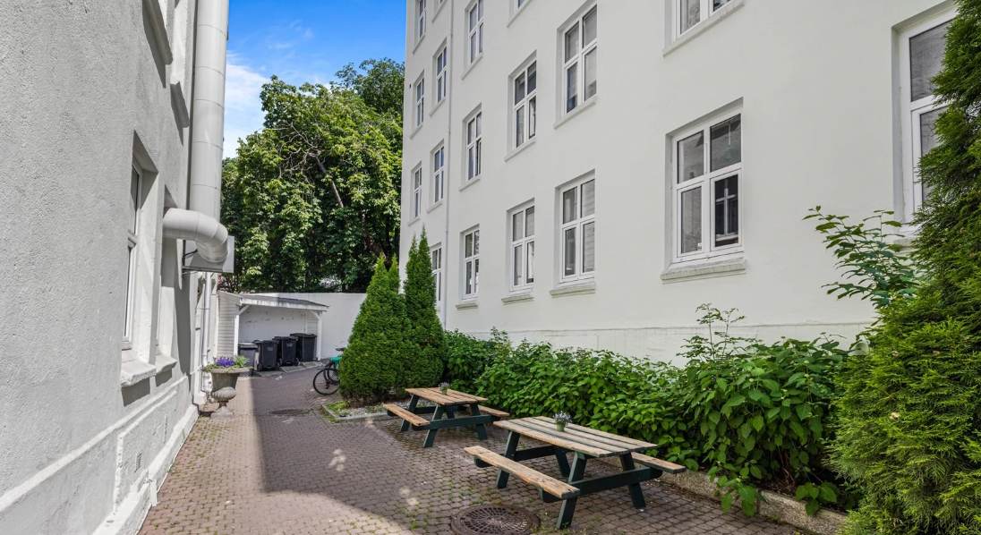 Bakgård Galleribilde
