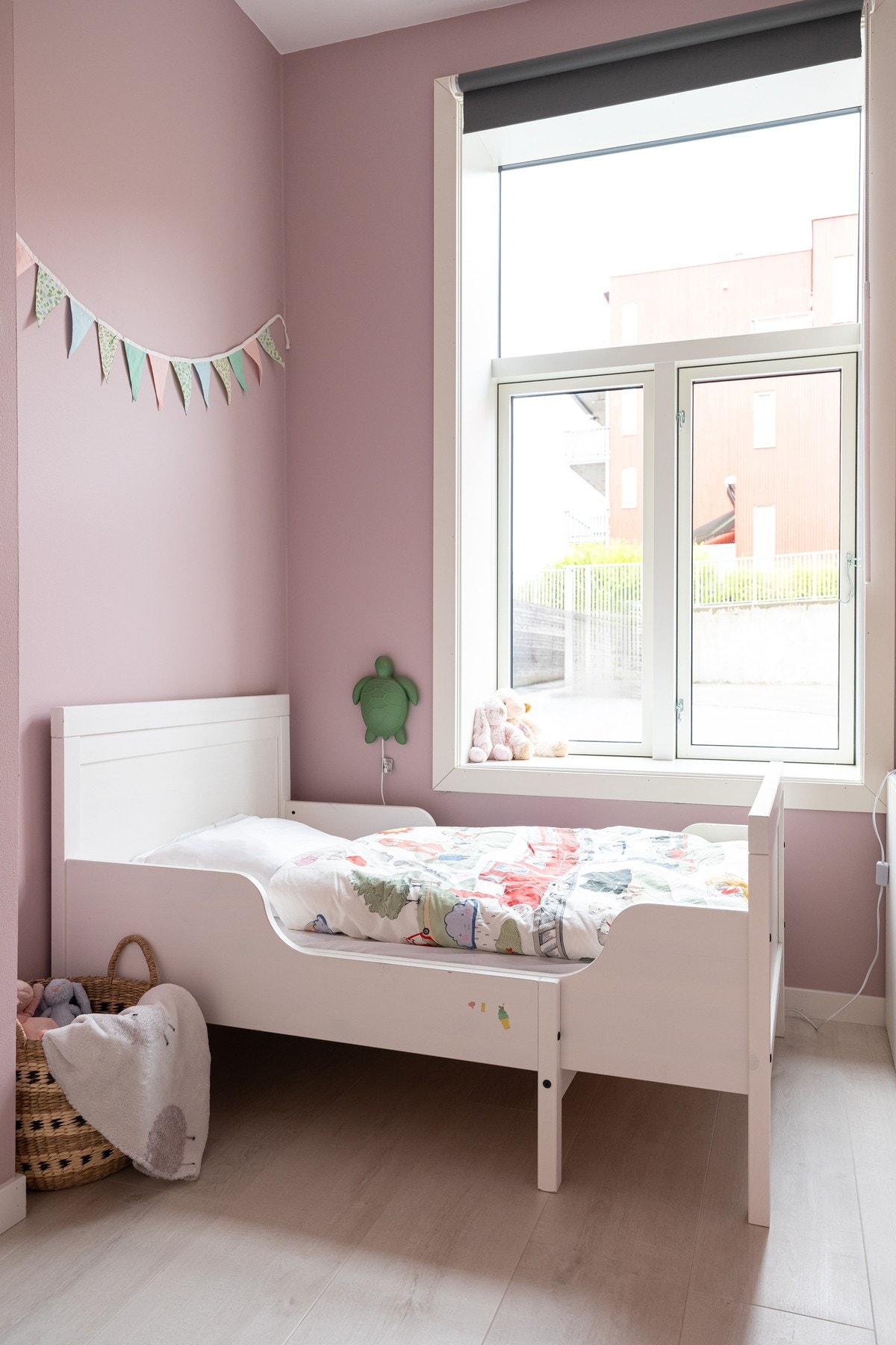 Også her er det plass til seng og oppbevaringsmøblement. Galleribilde