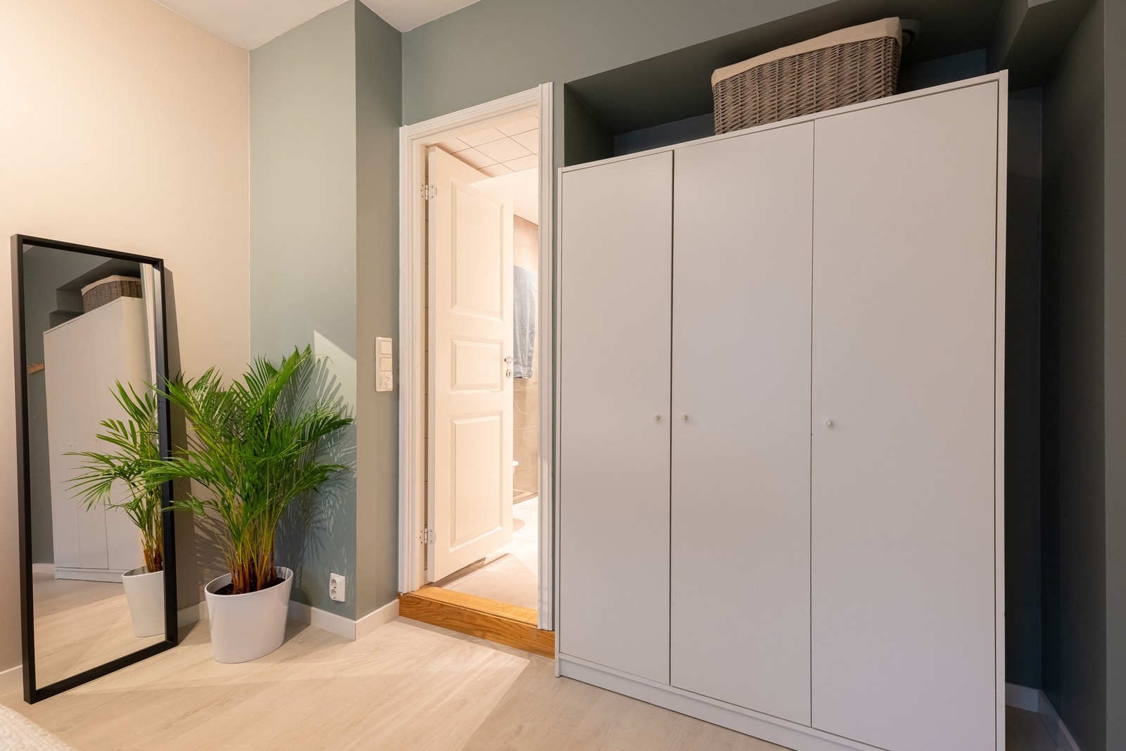 Rommet har en suite løsning med eget privat bad. Galleribilde