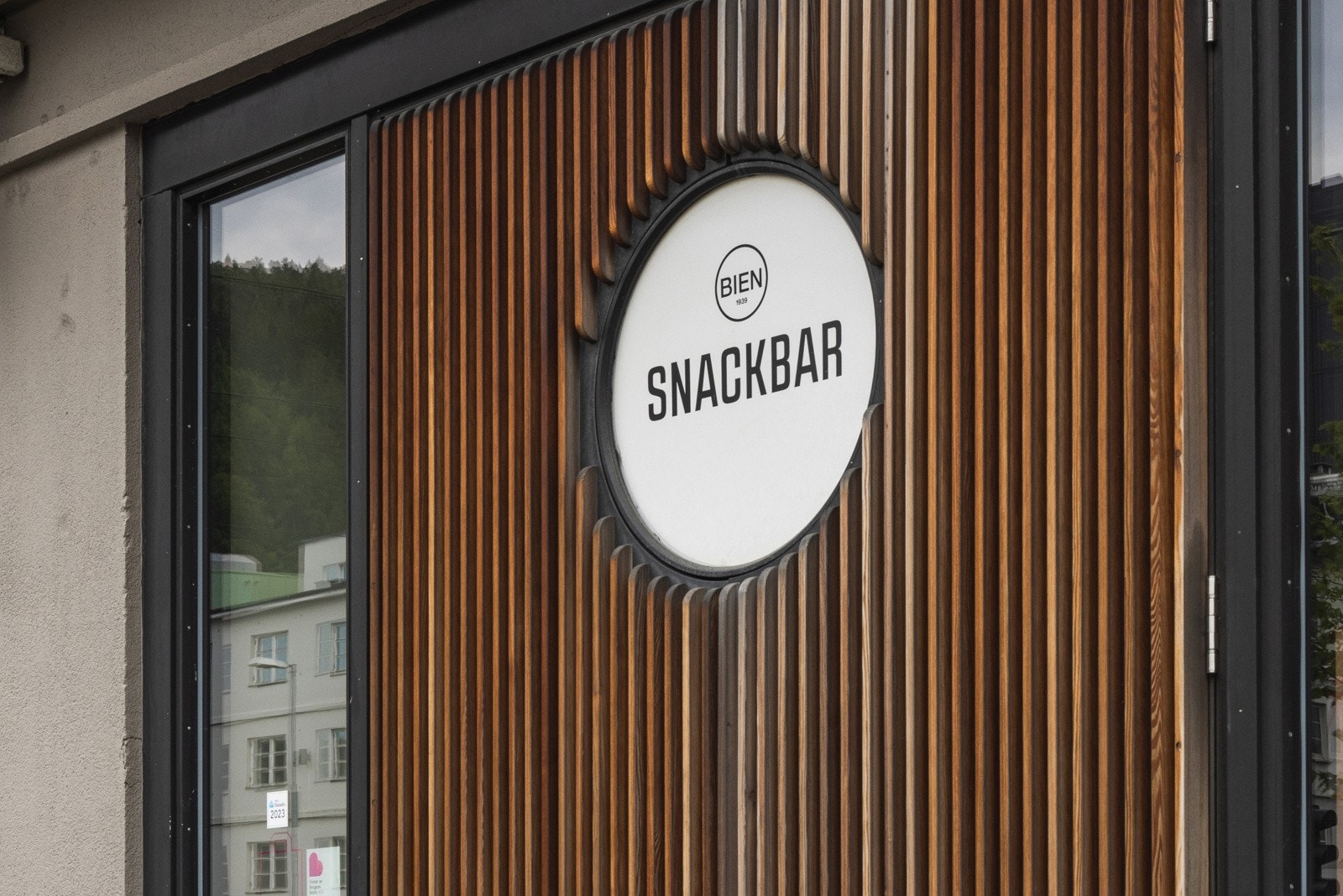 Her finner du alt du kan forvente av servicetilbud som butikker, restauranter, kaféer og bakeri. Galleribilde