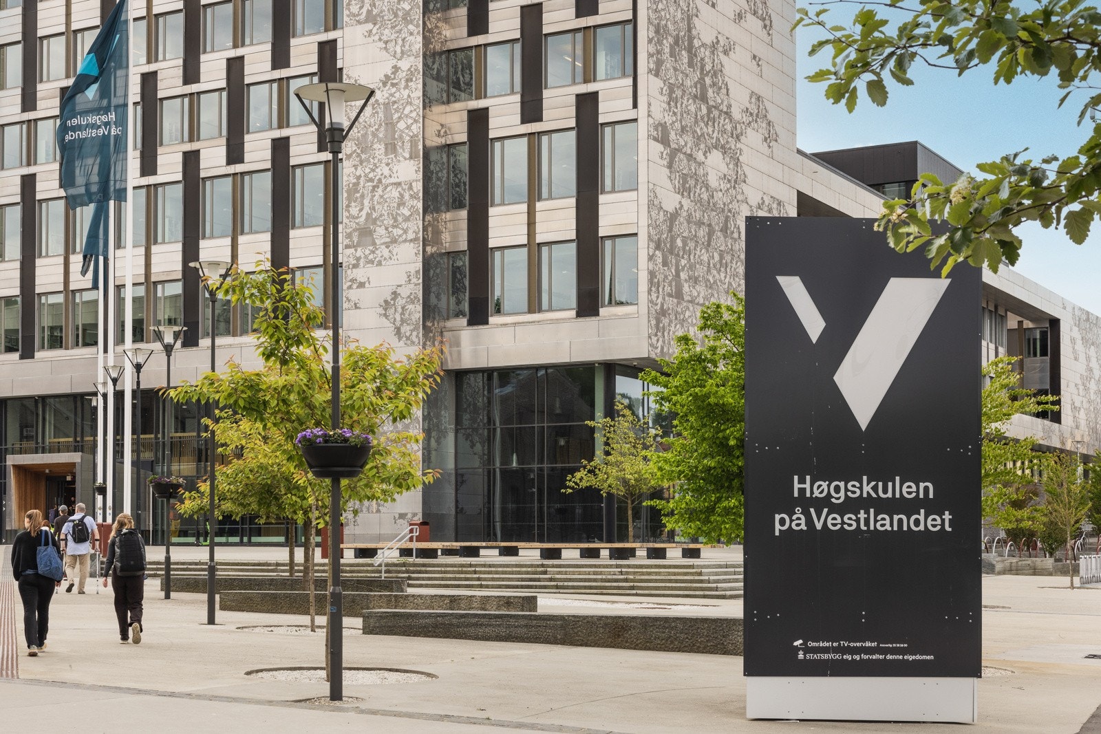 Det er gangavstand til HVL, Handelshøyskolen BI, UiB og Haukeland universitetssjukehus. Galleribilde