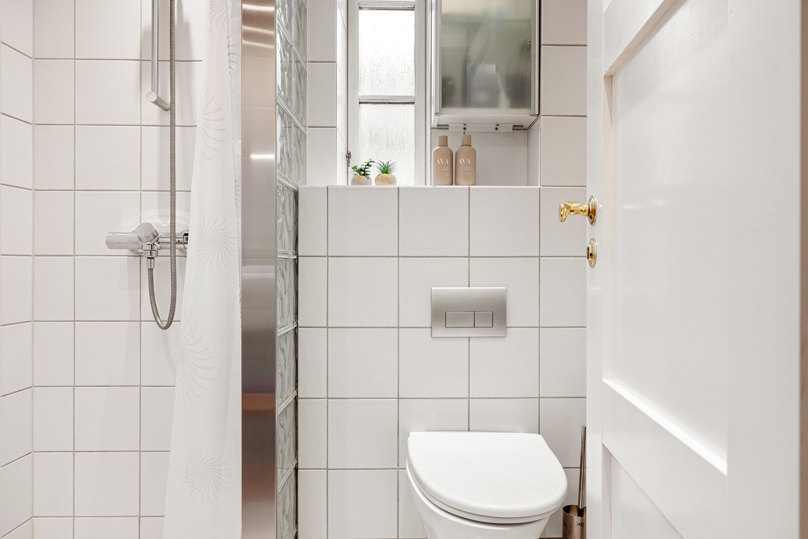 Helfliset bad med god standard og god planløsning. Galleribilde