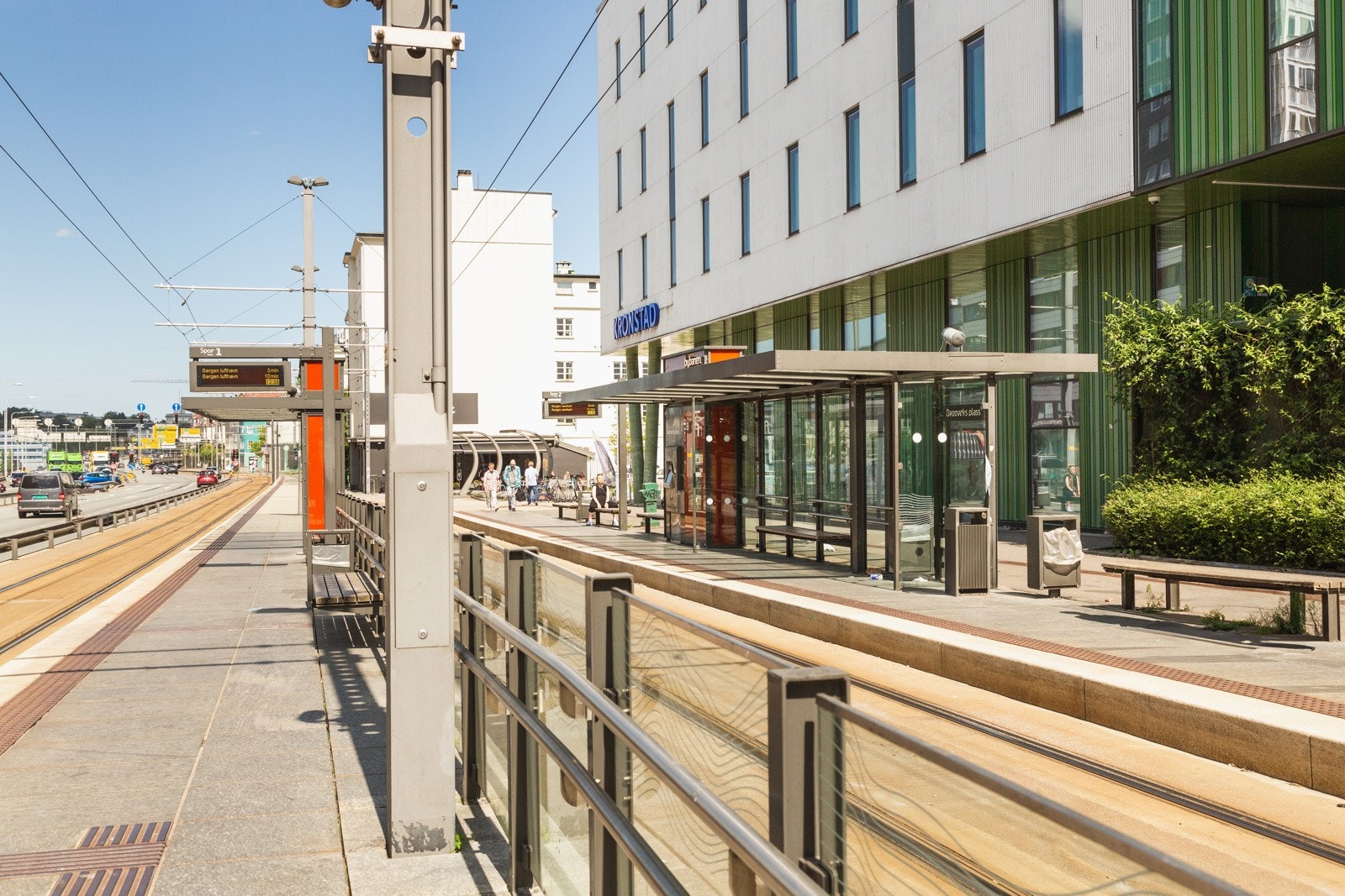 Bybanestopp et par minutter fra leiligheten. Galleribilde