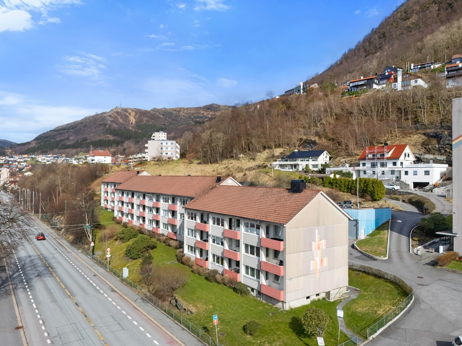 Velkommen til en flott 3-roms leilighet med solrik balkong, presentert av Chris-André Grimstad Galleribilde