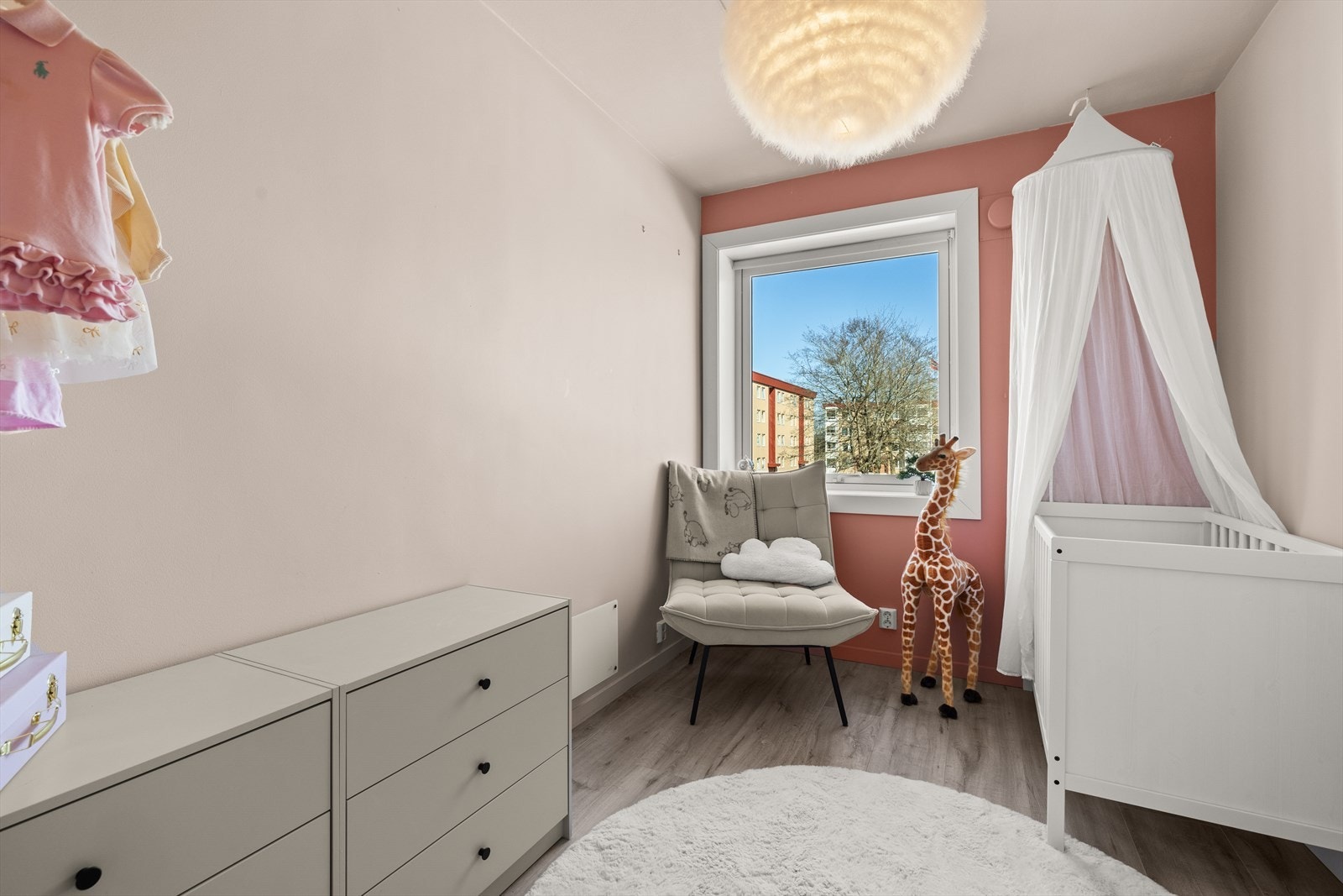 Her er det fin plass til seng, garderobeløsning og annen innredning Galleribilde