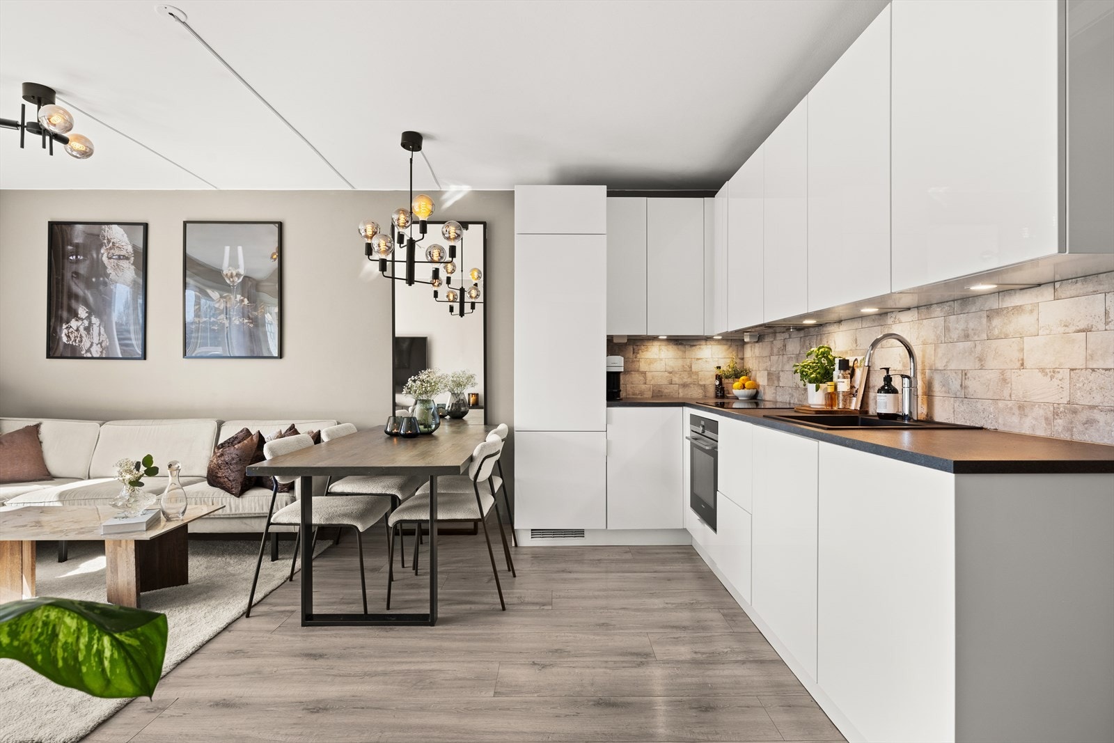 En meget innbydende og lekker 4-roms med arealeffektiv planløsning Galleribilde