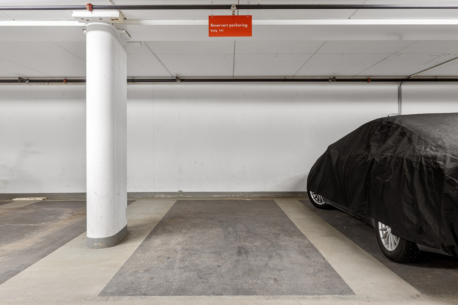 Det medfølger en garasjeplass. Galleribilde
