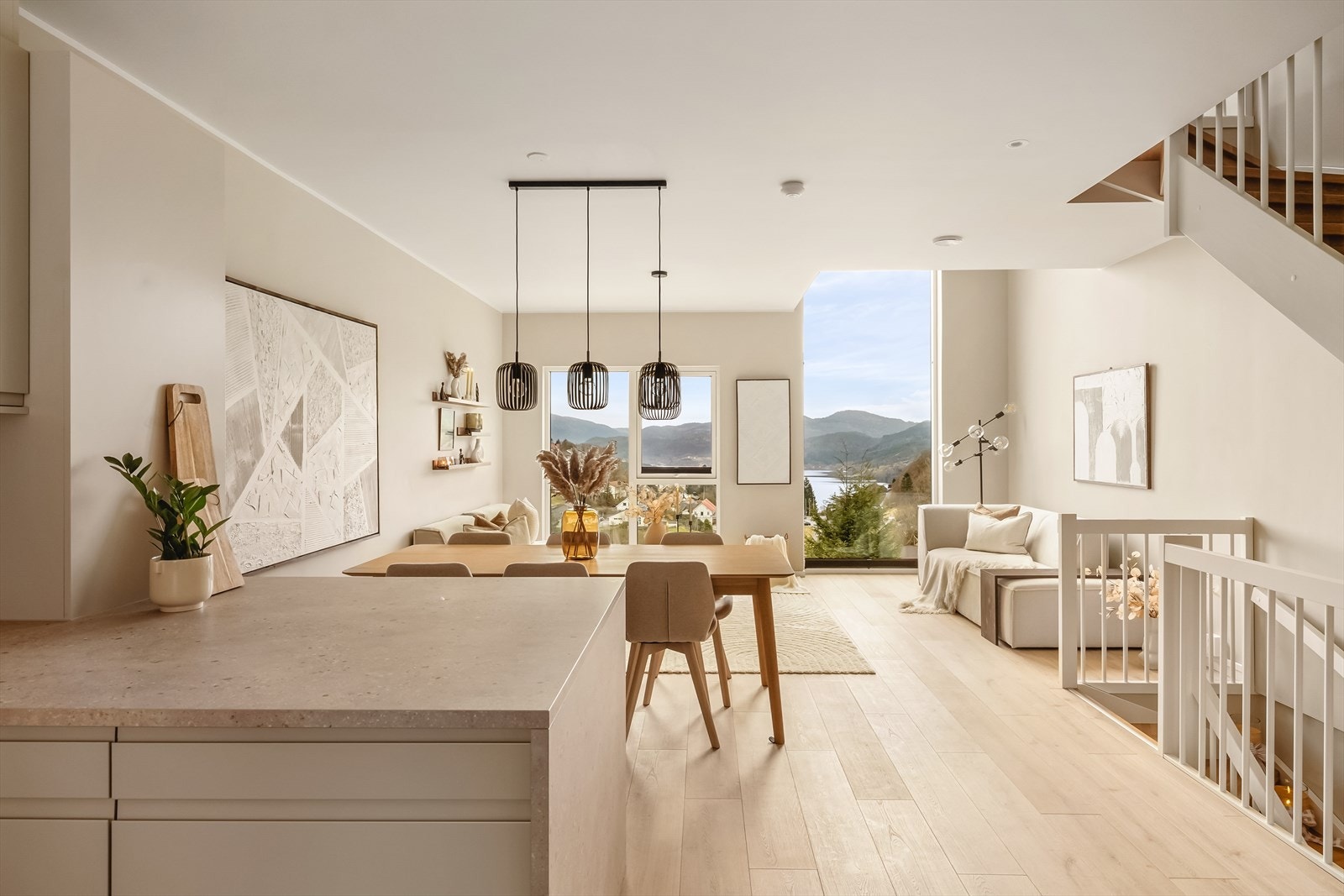 Velkommen til Vallastølsvegen 45 presentert av Fana Sparebank Eiendom v/Isaac Dahlin Galleribilde