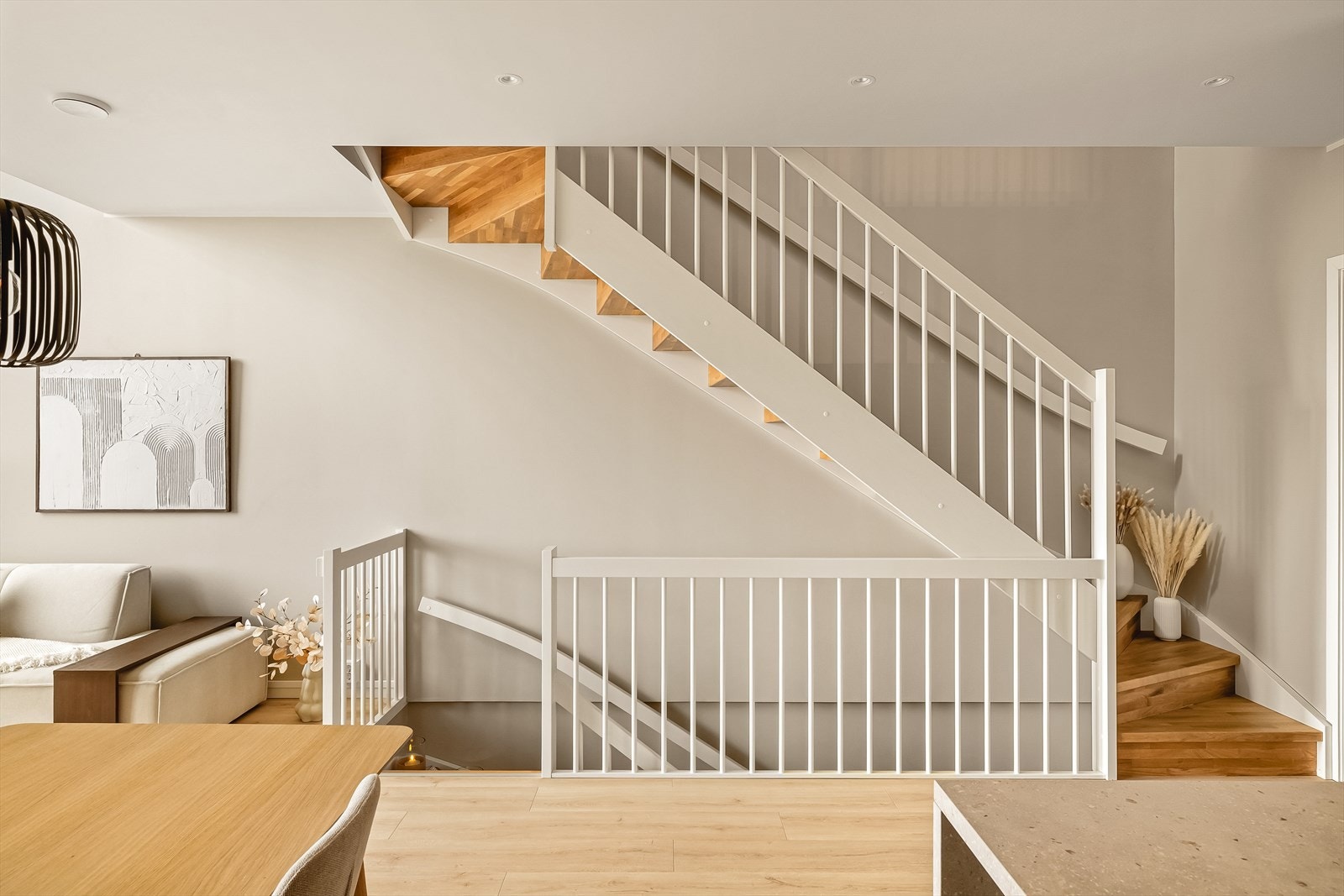 Trappen er oppgradert til tette opptrinn i eik! Galleribilde