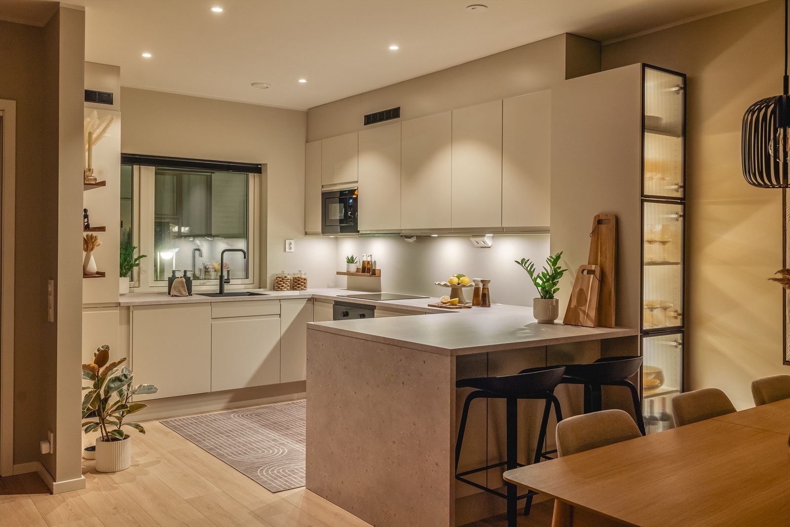 Merk deg spottene som sørger for lekkert lys! Galleribilde