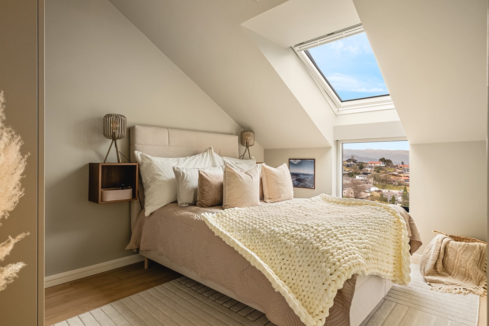 I 2.etasje er det to soverom hvor begge måler hele 8,7 kvm! Galleribilde