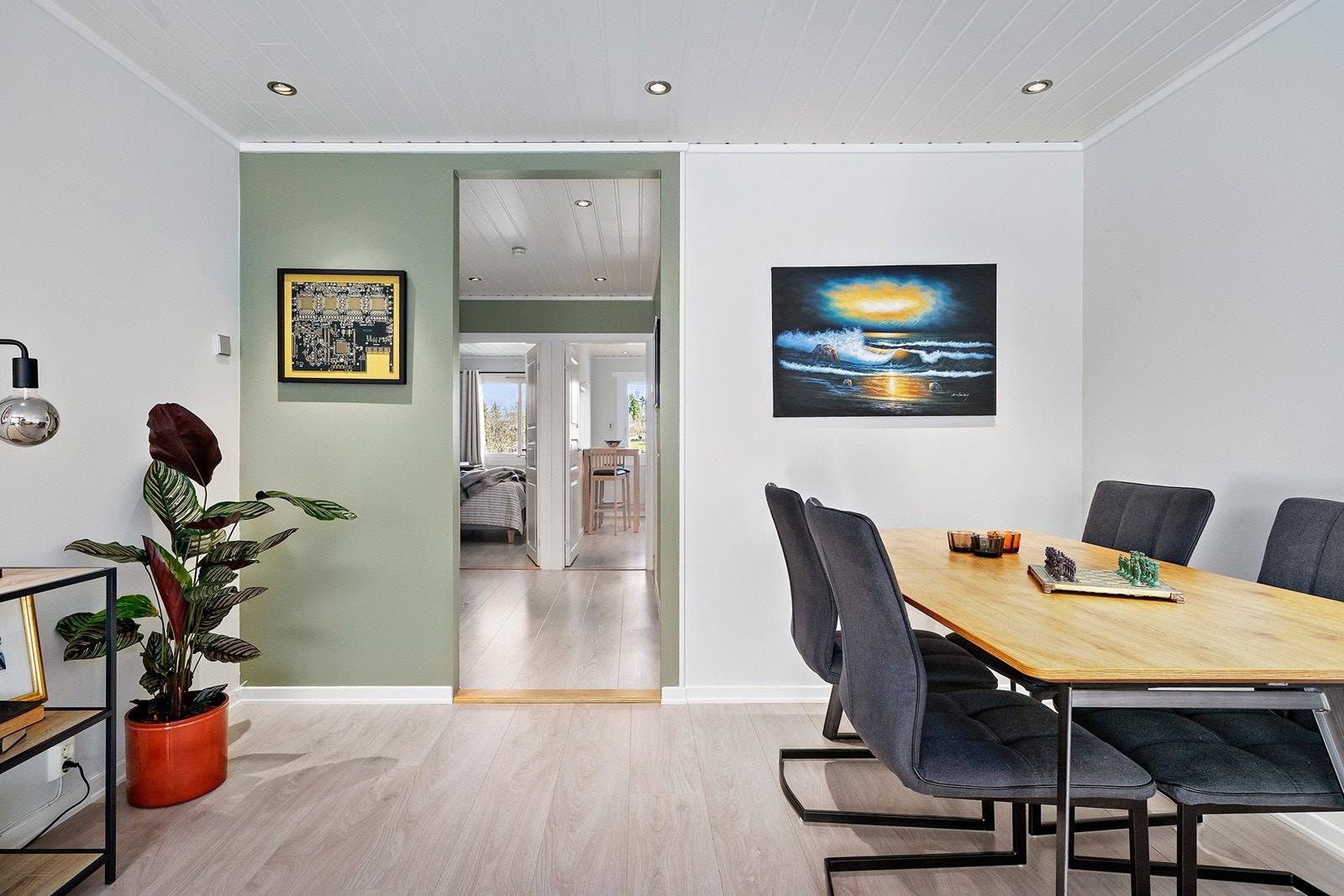 Downlights i entré, kjøkken, soverom og stue Galleribilde