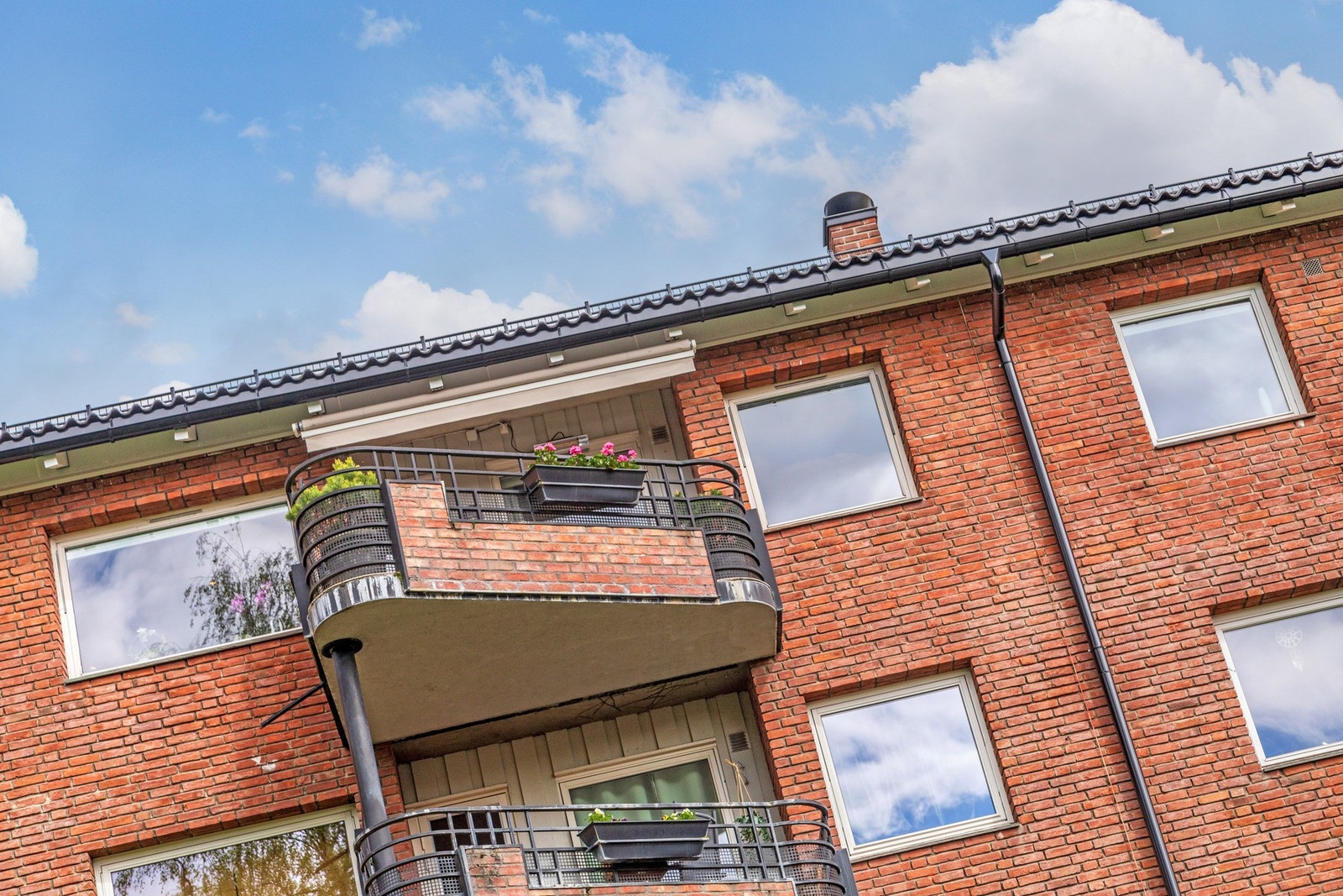 Leiligheten ligger i 4.etg og har utsøkte lys- og solforhold. Galleribilde