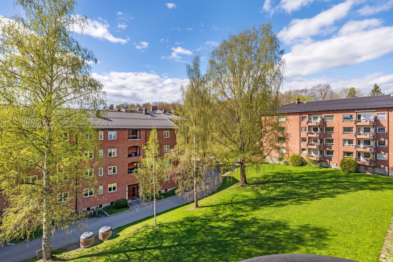 Frodig og fritt utsyn fra balkongen. Galleribilde