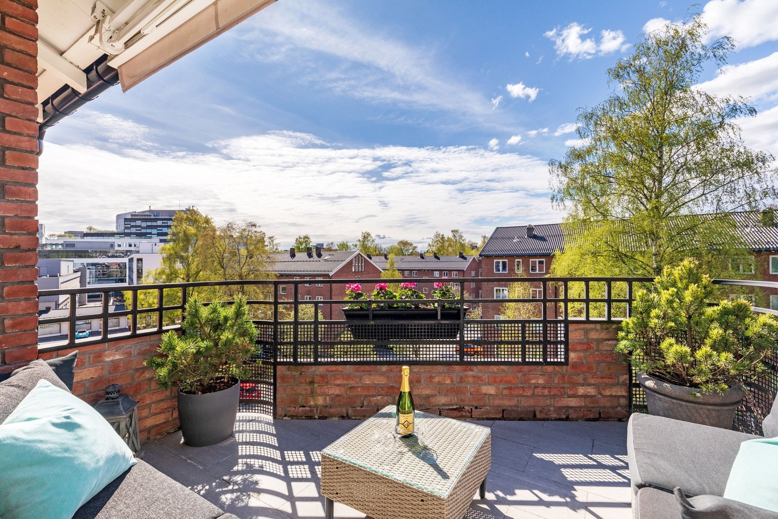 Velkommen til Hoff terrasse 1 - et hyggelig og tilbaketrukket sameie ved Skøyen/Hoff. Galleribilde