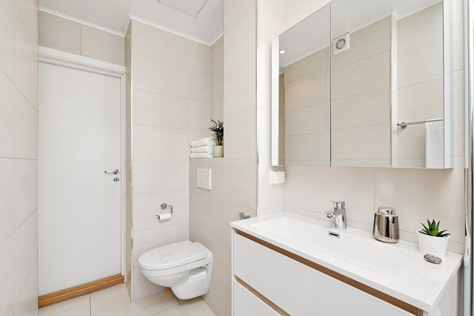 Tidløst flisvalg i lys beigetone. Galleribilde