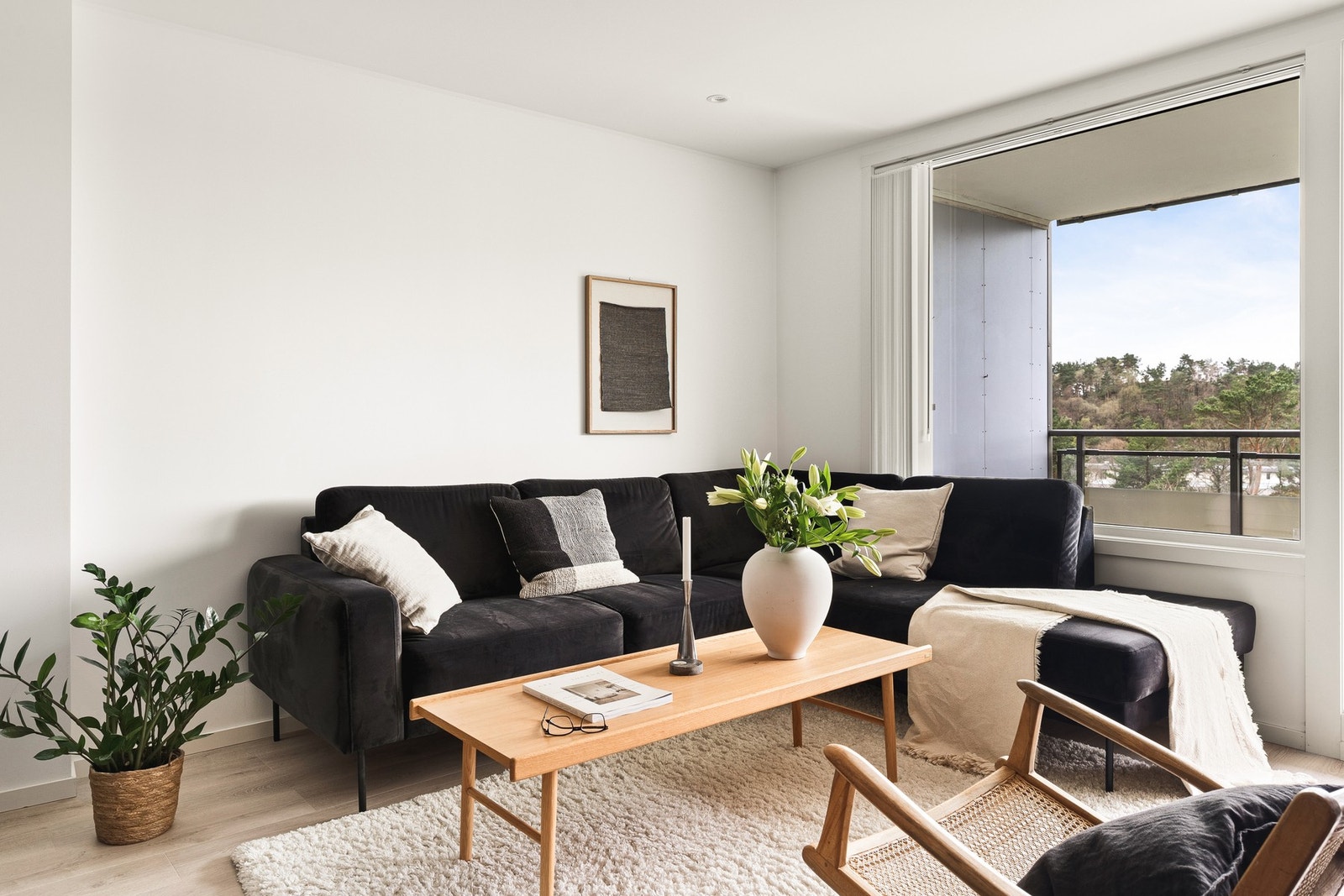 Vi beveger oss inn til stueområdet igjen. Galleribilde