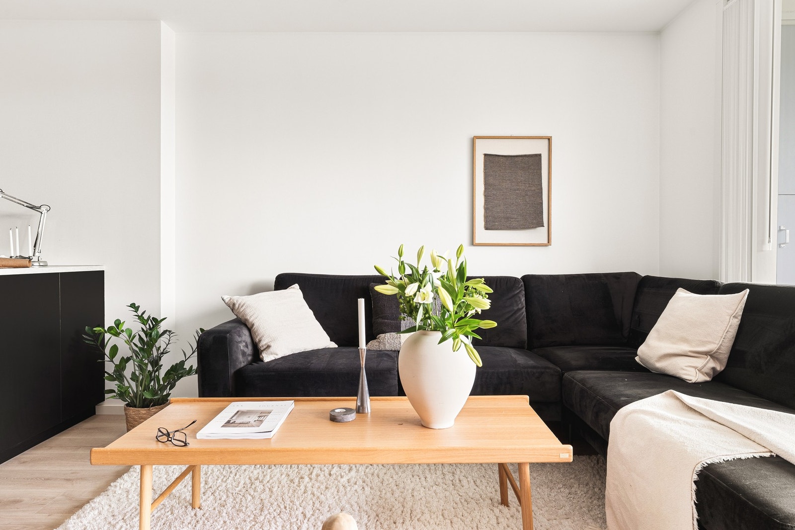 Stuen måles til ca. 25,2 kvm. Galleribilde