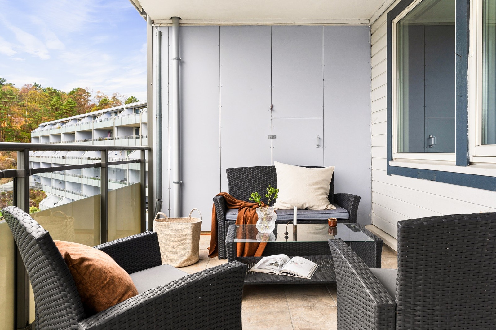 Balkongen er målt til ca. 19 kvm. Galleribilde