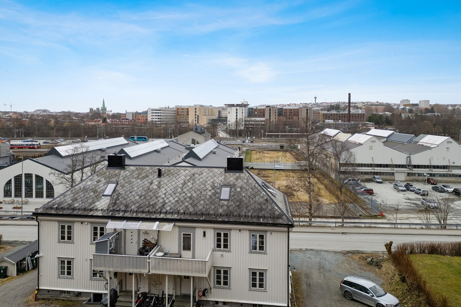 Bildet er tatt med drone i ca. samme høyde som øverste etasje som tidligere godkjent bygg - avvik kan forekomme. Galleribilde