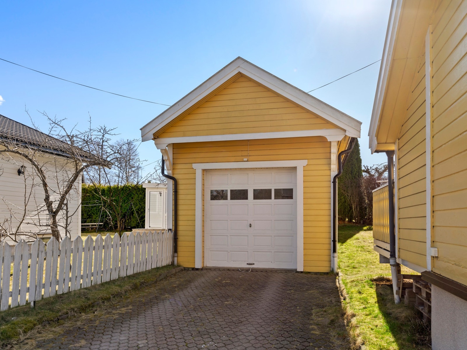 Parkering i garasje og på eiendommen forøvrig. Galleribilde