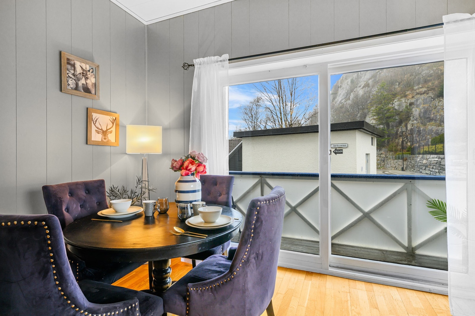 Naturlig sone til spisebord. Galleribilde