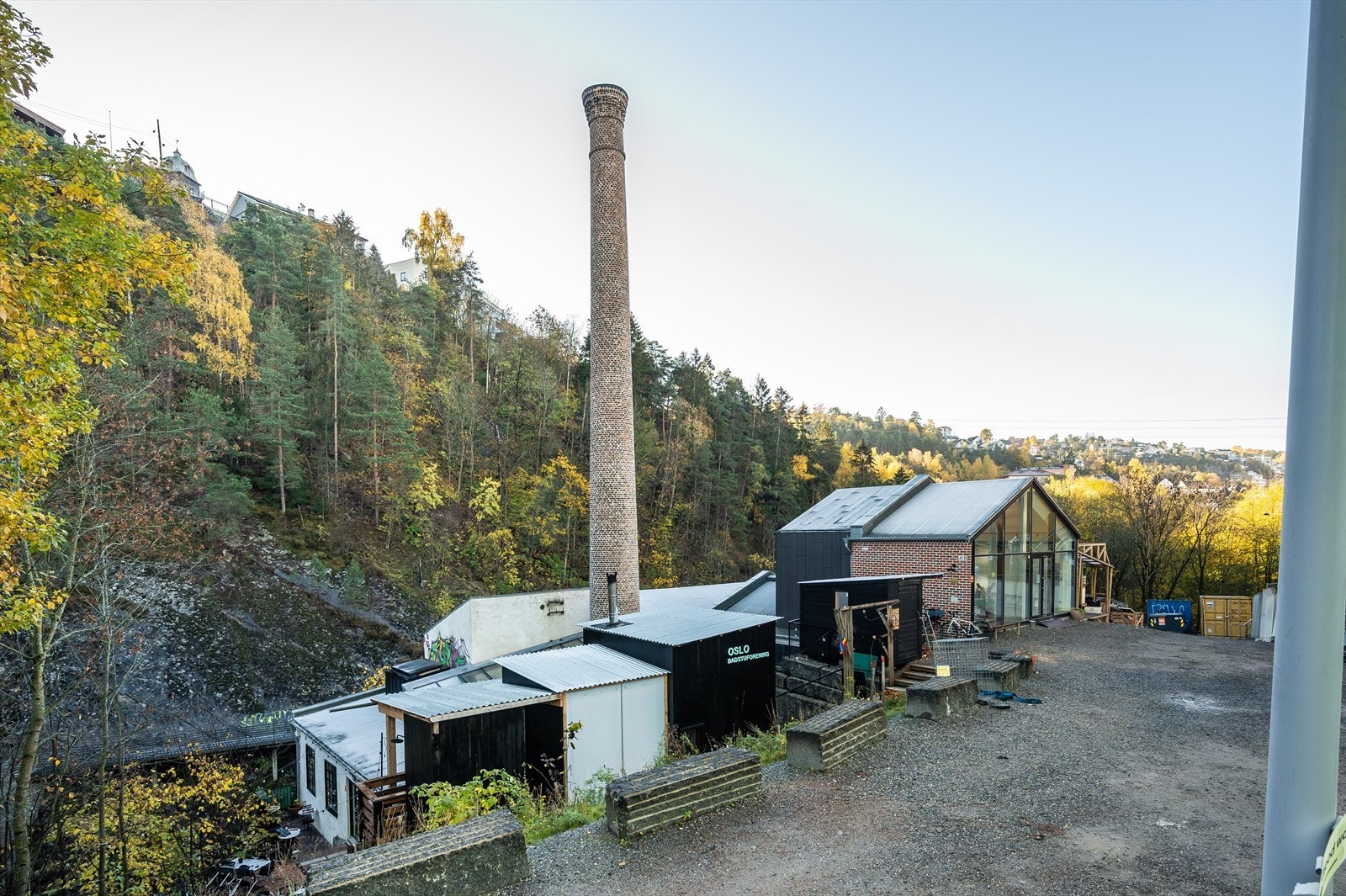 Det er kort vei til Svarttrosten ved kroloftet. Her kan man bl.a. leie badstue. Galleribilde