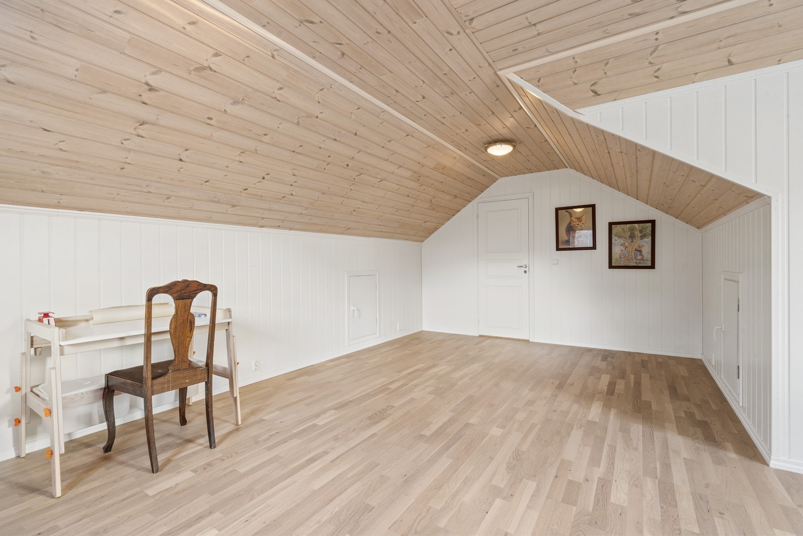 Stort soverom2 på loft. Galleribilde