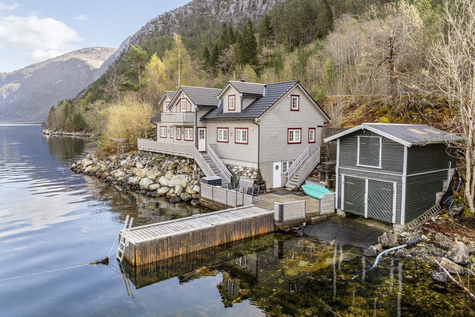 Brygge ordentlig fundamentert for vær og vind Galleribilde