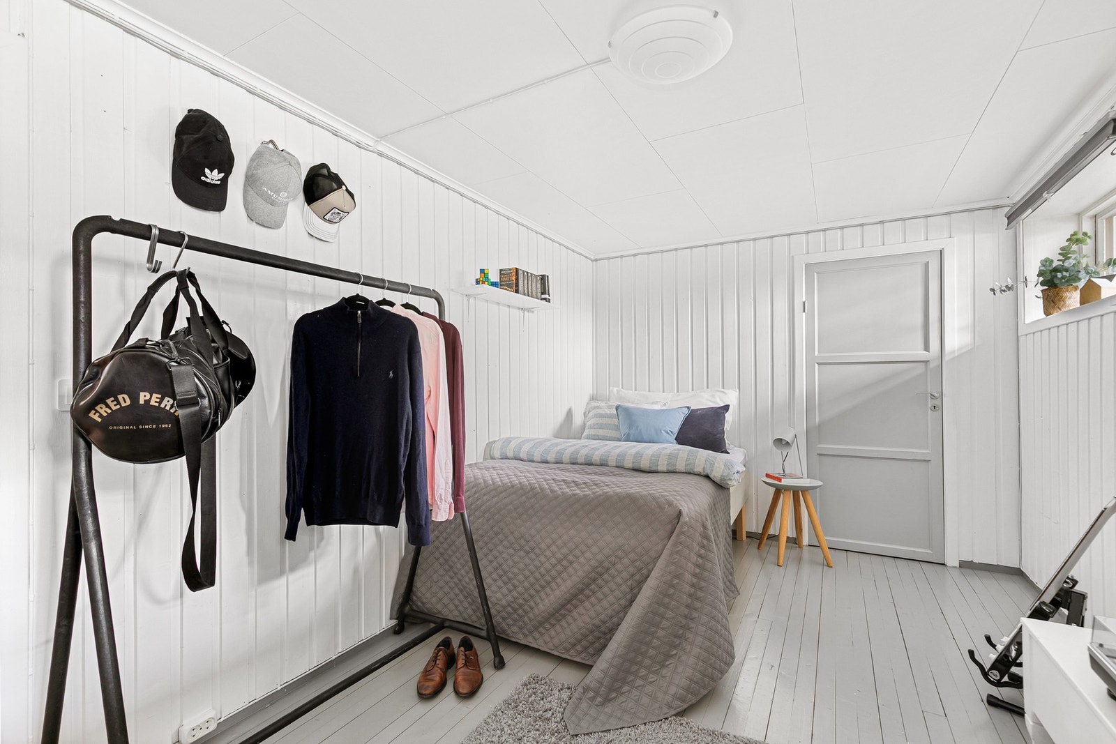 Soverommene, vaskerommet og arbeidsrommet er ikke godkjent for varig opphold da nåværende rømningsveier ikke er godkjente etter dagens regeler Galleribilde