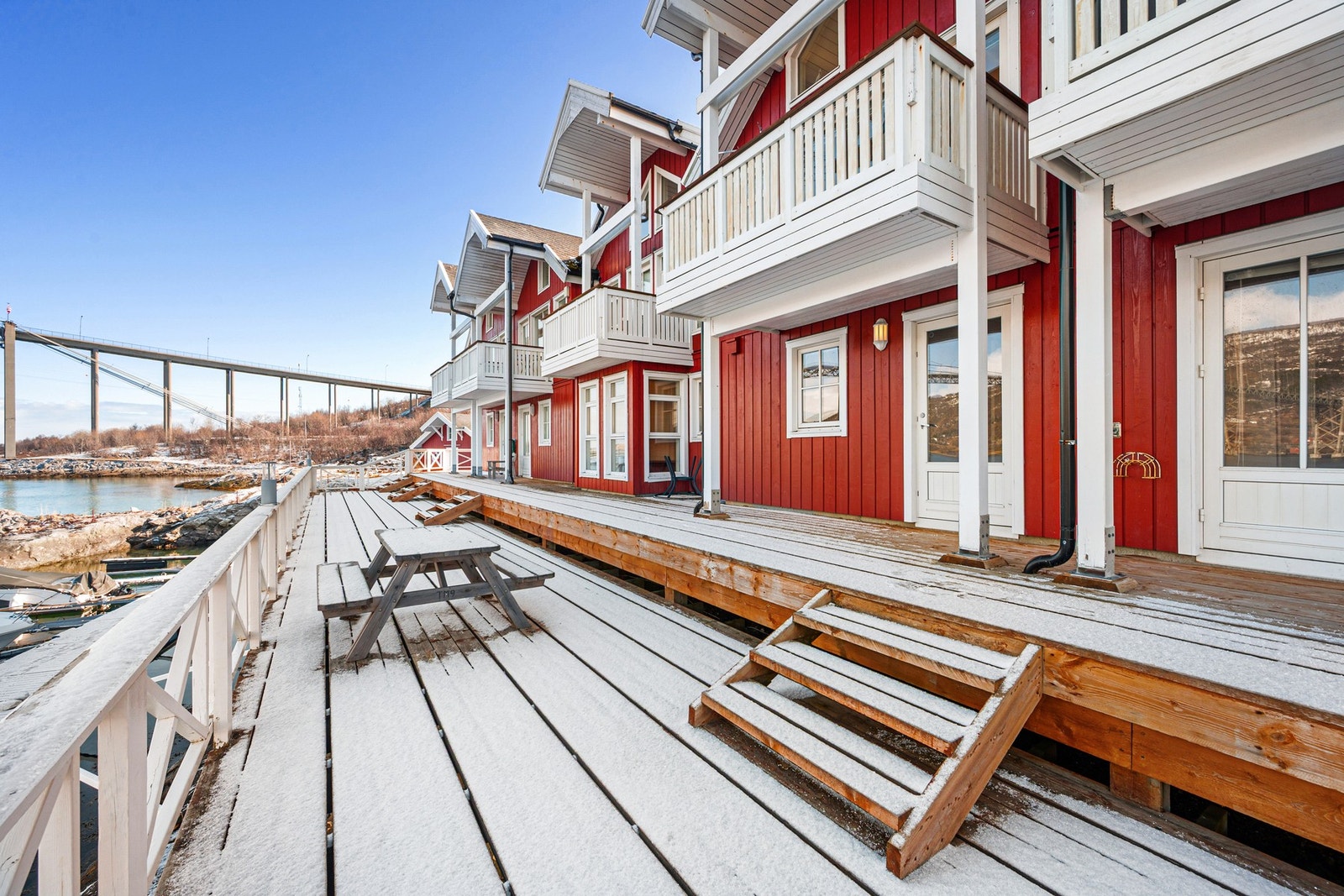 I tillegg til egen balkong er det store terrasseområder som er felles for sameiet - rikelig med plass for sosiale lag Galleribilde