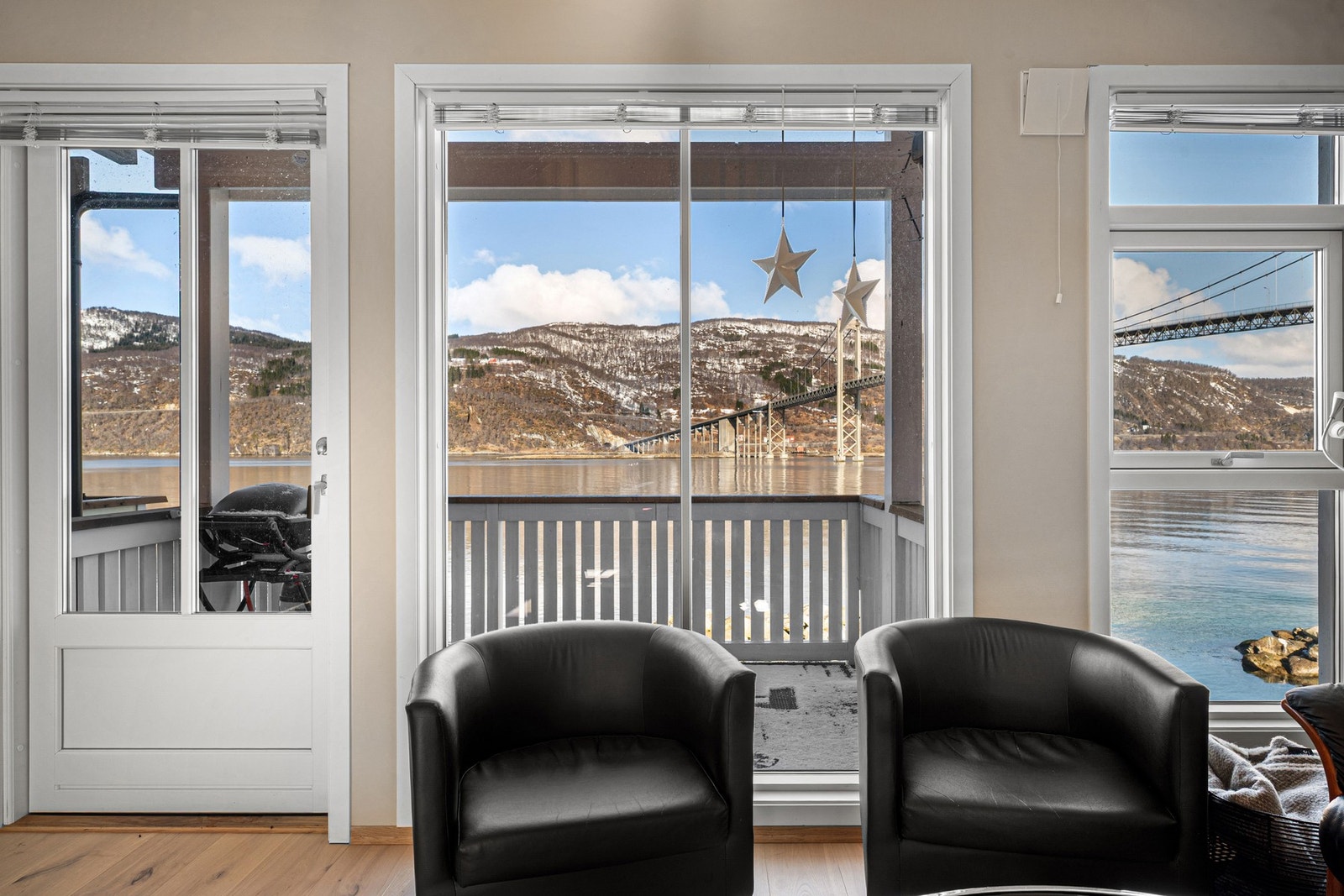 Her har du full oversikt over havtrafikken under Tjeldsundbrua Galleribilde