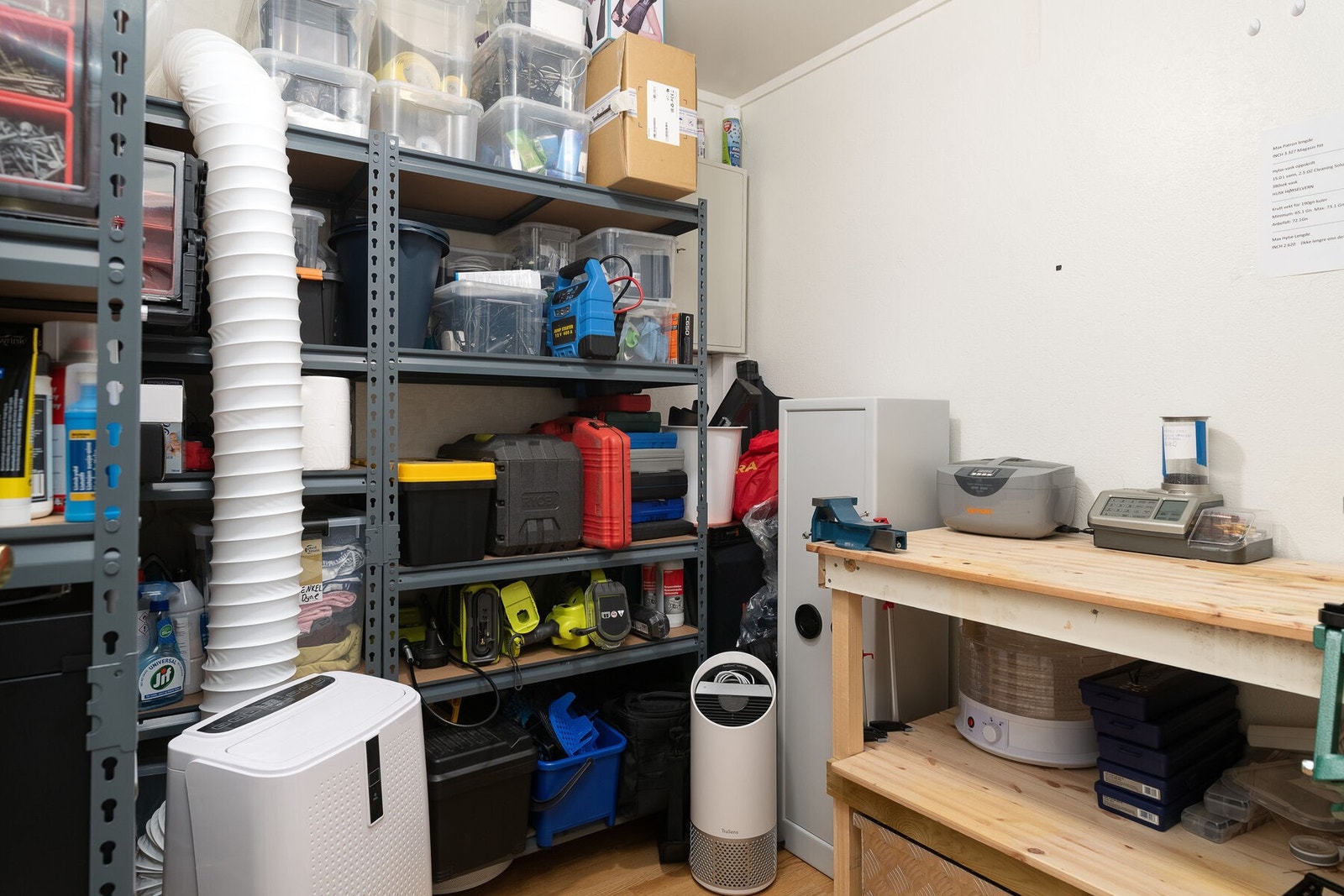Innvendig bod med plass for oppbevaring Galleribilde