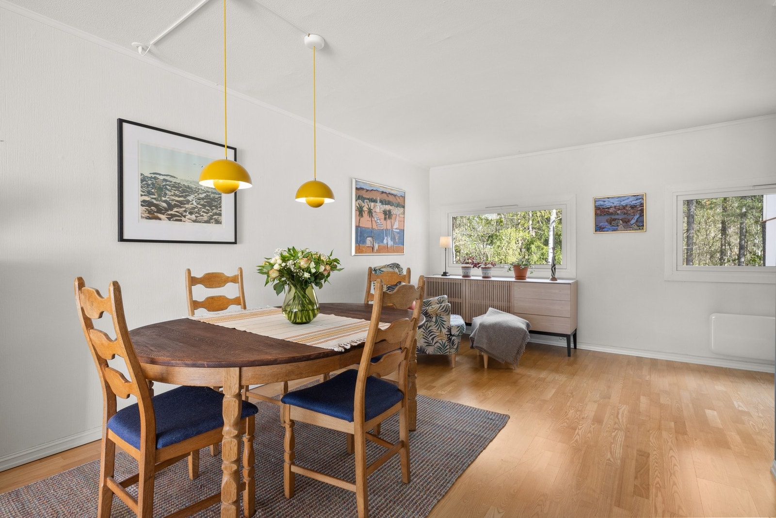 Det er plass til en stor spisegruppe Galleribilde