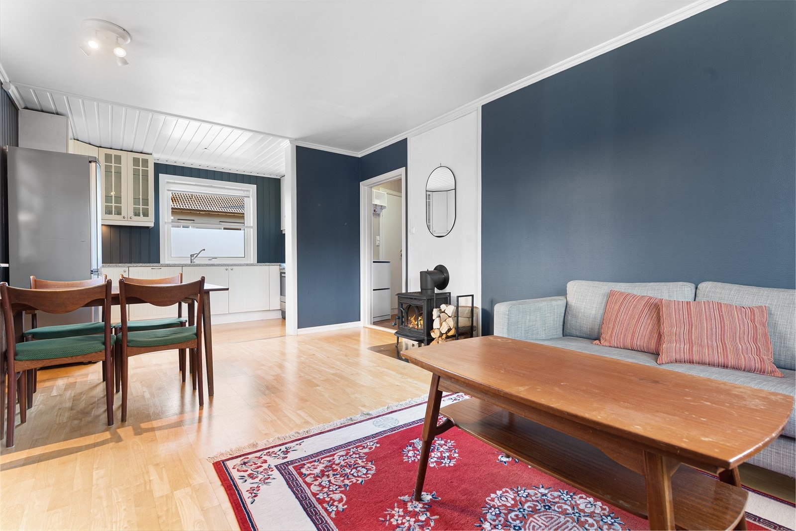 Velkommen til Tjøllinggaten 12 presentert av John Marius Eia Thollefsen Galleribilde