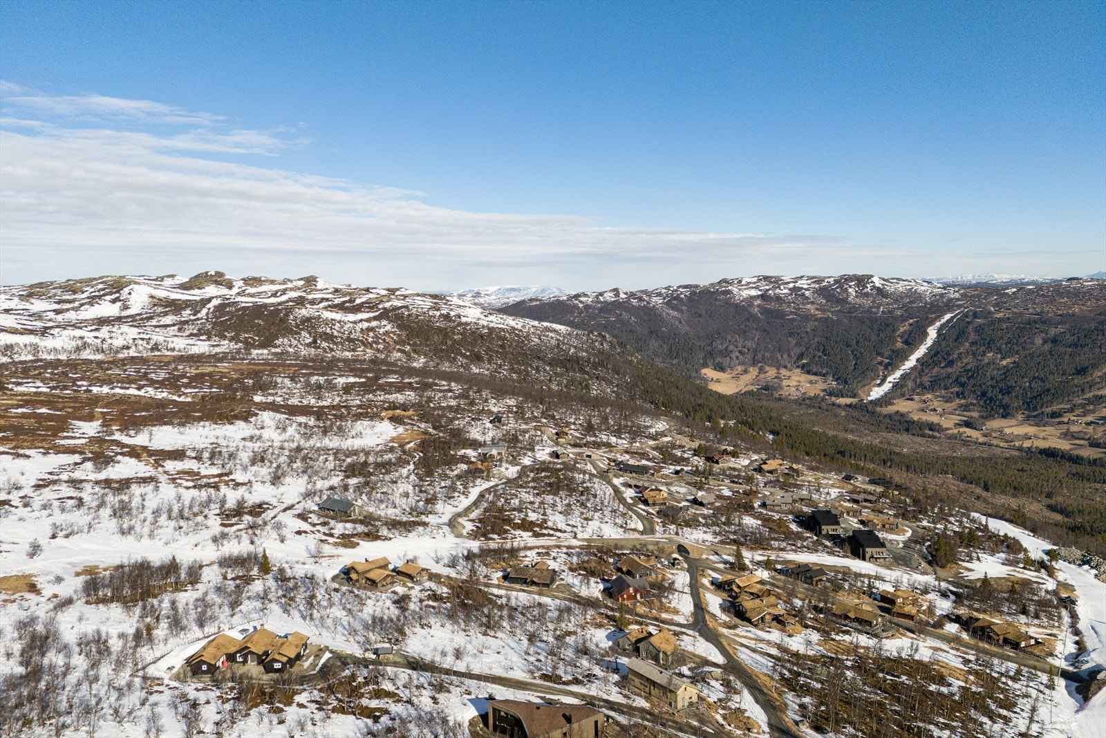 Det er kort vei opp til fjellet fra eiendommen. Galleribilde