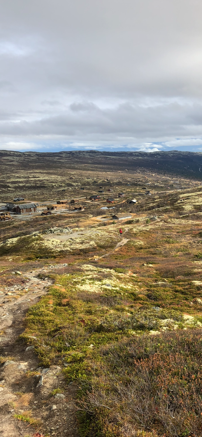 Om sommeren er det også fine turstier å følge innover fjellet. Privat bilde. Galleribilde