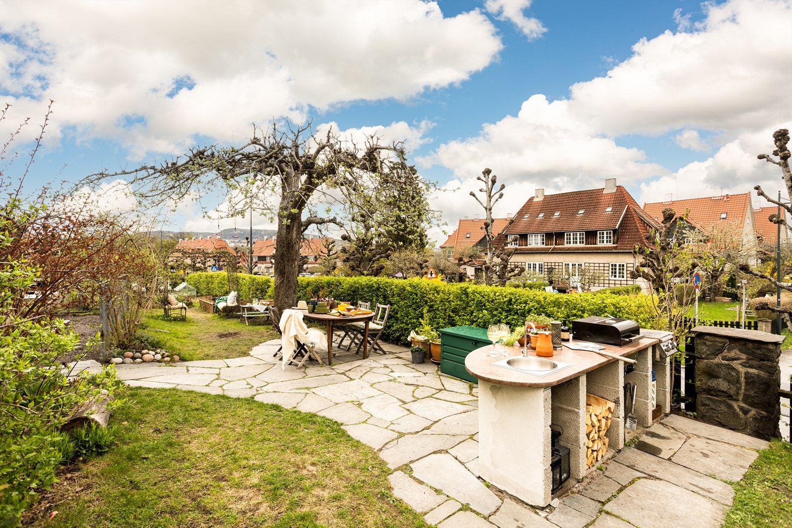 En nydelig leilighet med fantastisk beliggenhet i barnevennlige og idylliske omgivelser i Ullevål Hageby. Galleribilde