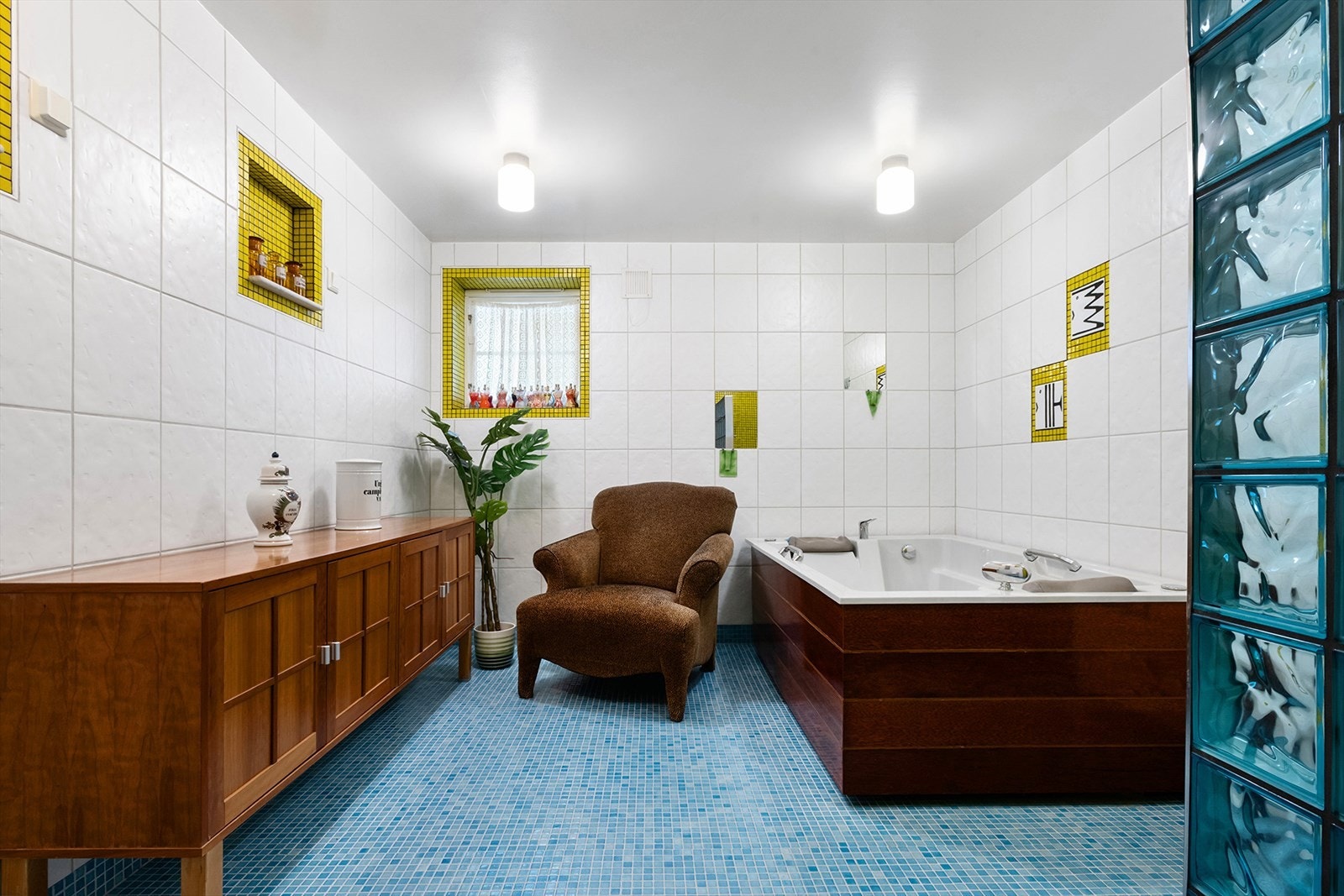 Spaavdelingen har badekar og dusjnisje. Galleribilde