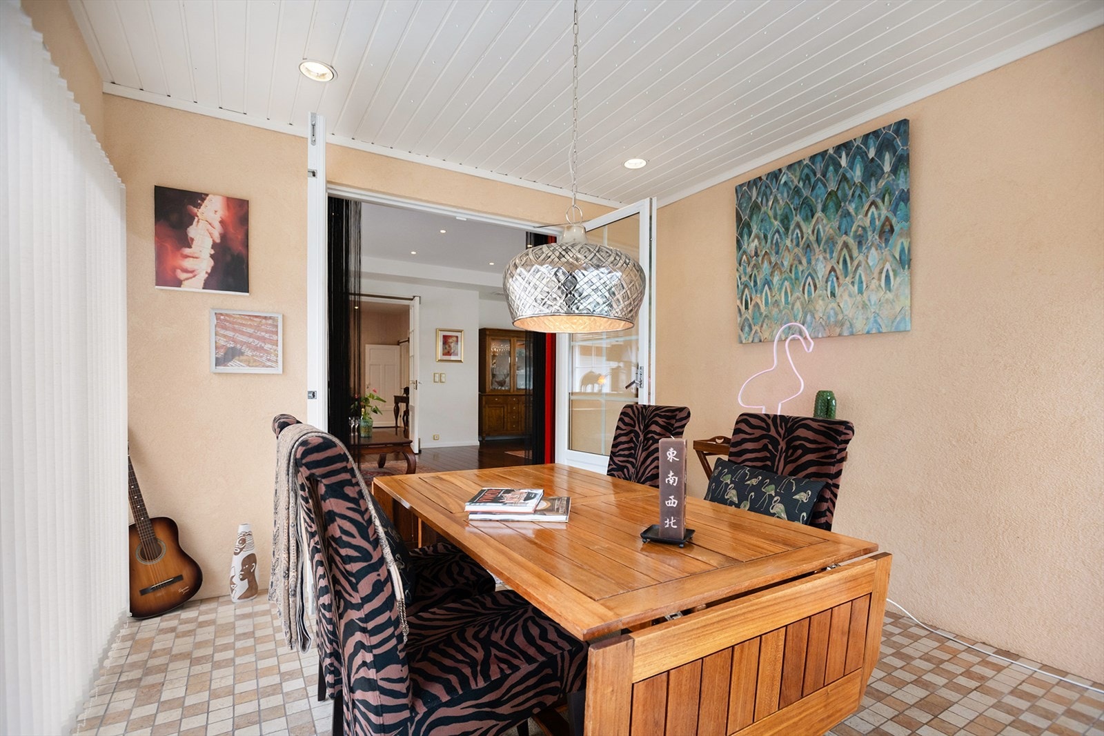 Vinterhagen har god plass til spisebord og hyggelige lag. Galleribilde