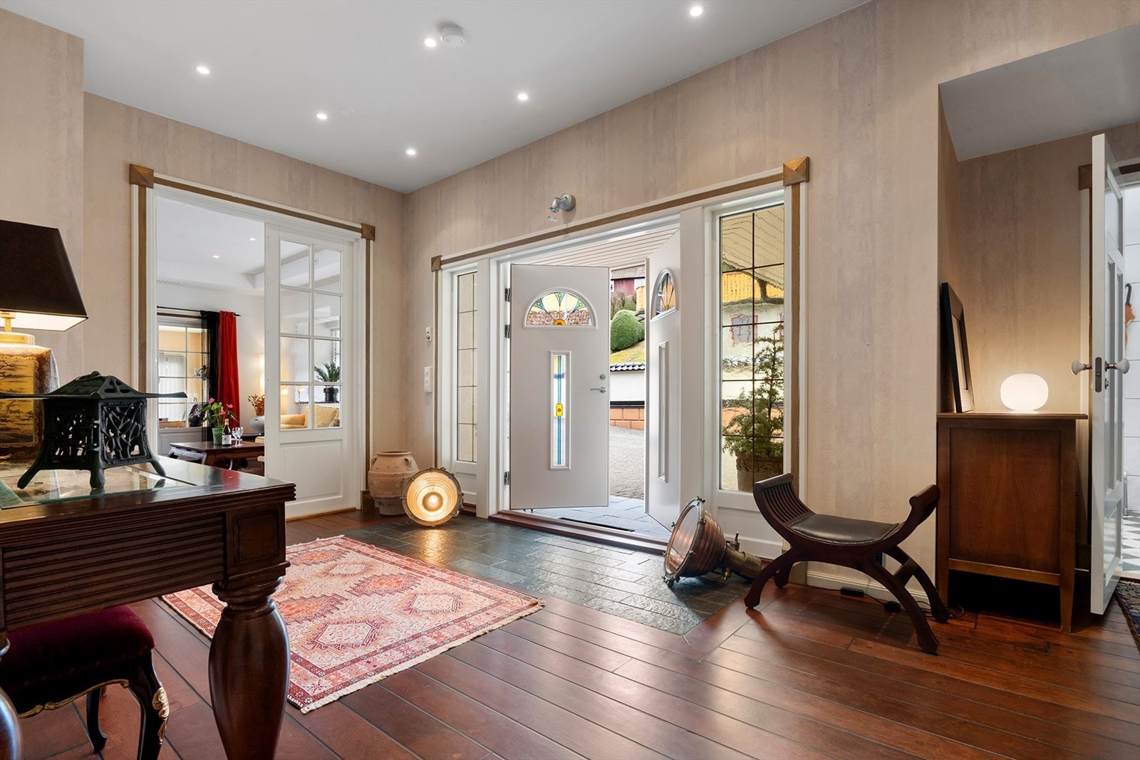 Boligen har raus innvendig takhøyde og påkostet standard i alle rom. Galleribilde