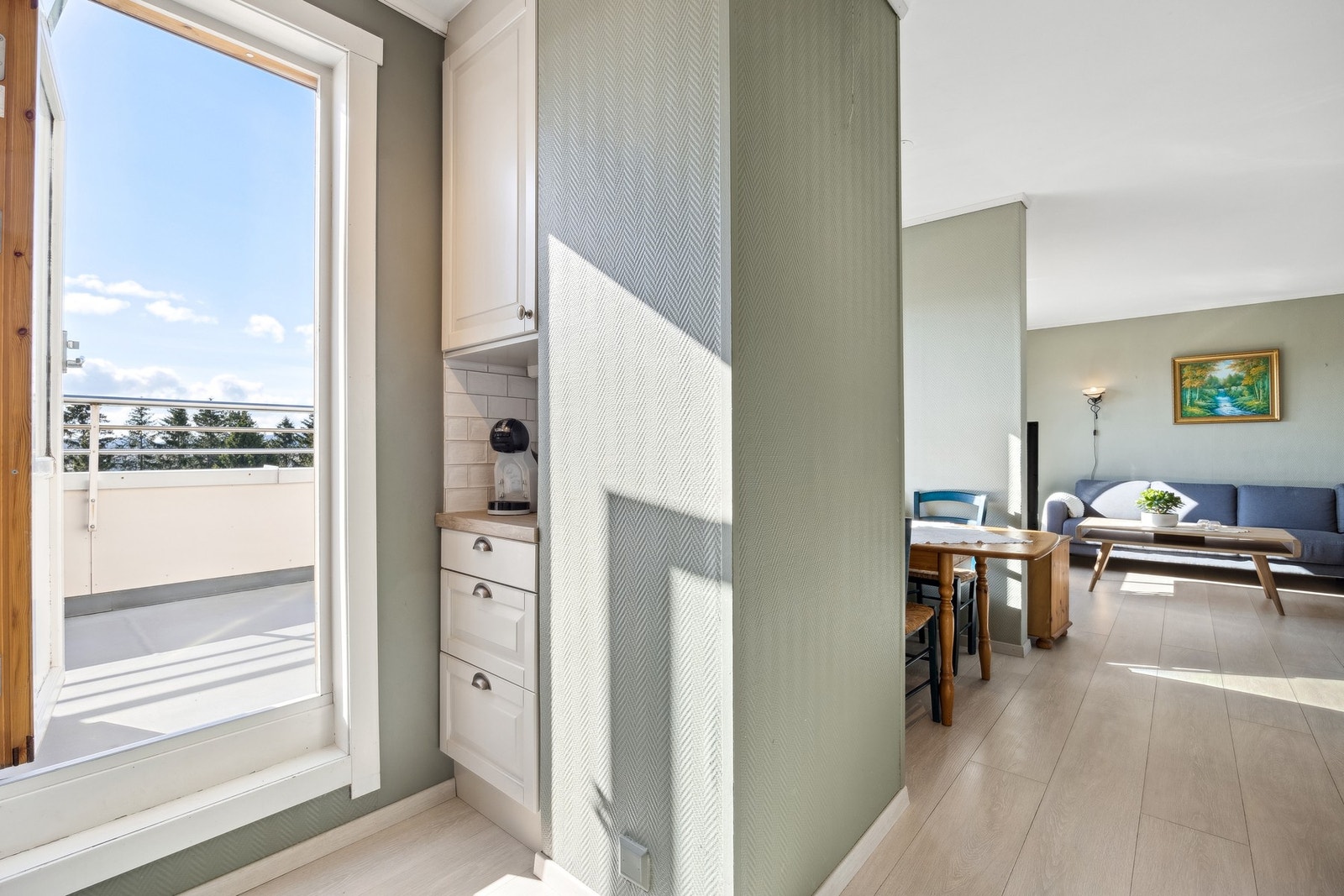 God takhøyde gir en romslig følelse. Galleribilde