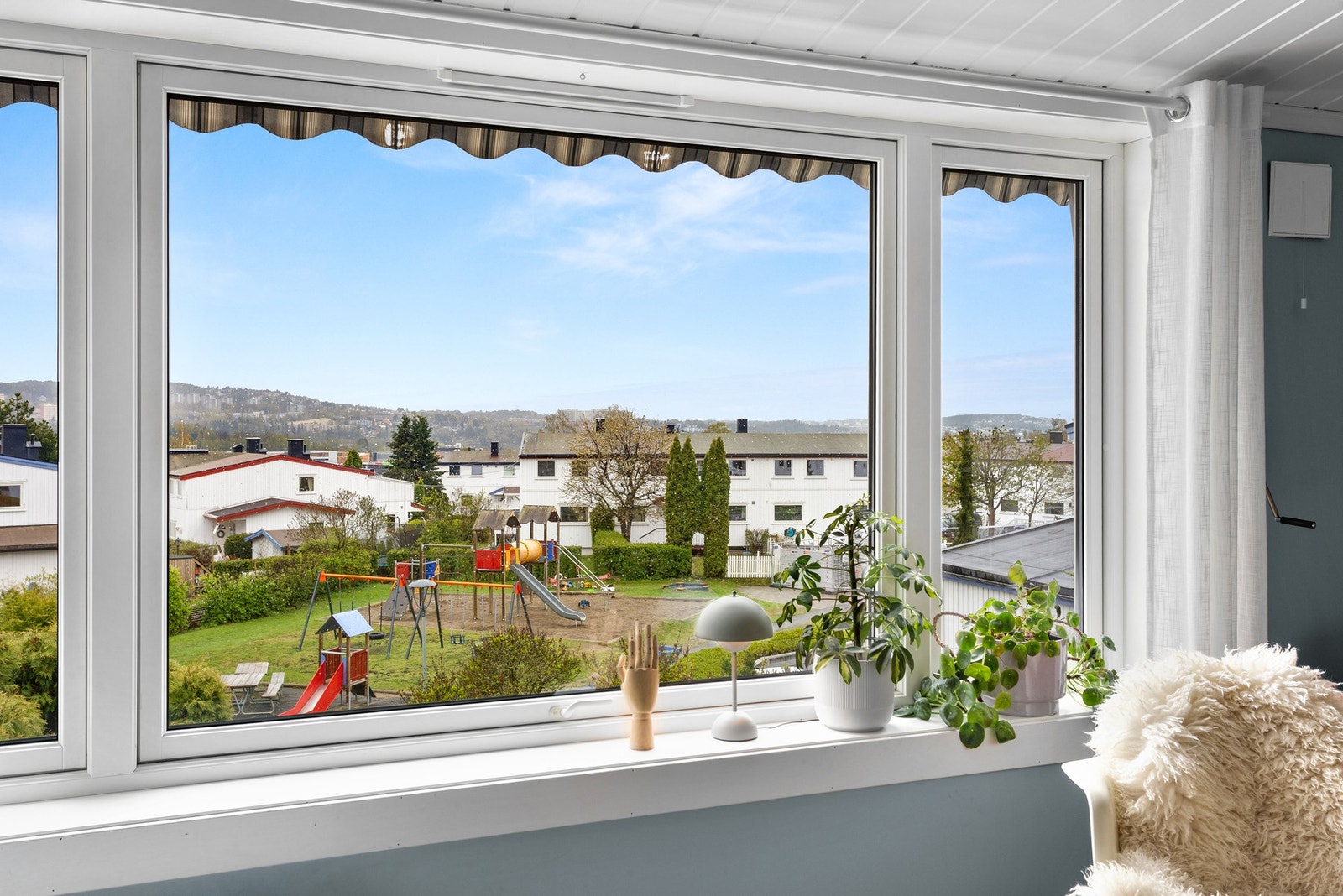 Hele boligen har nyere vinduer foruten kjellervinduene. Galleribilde