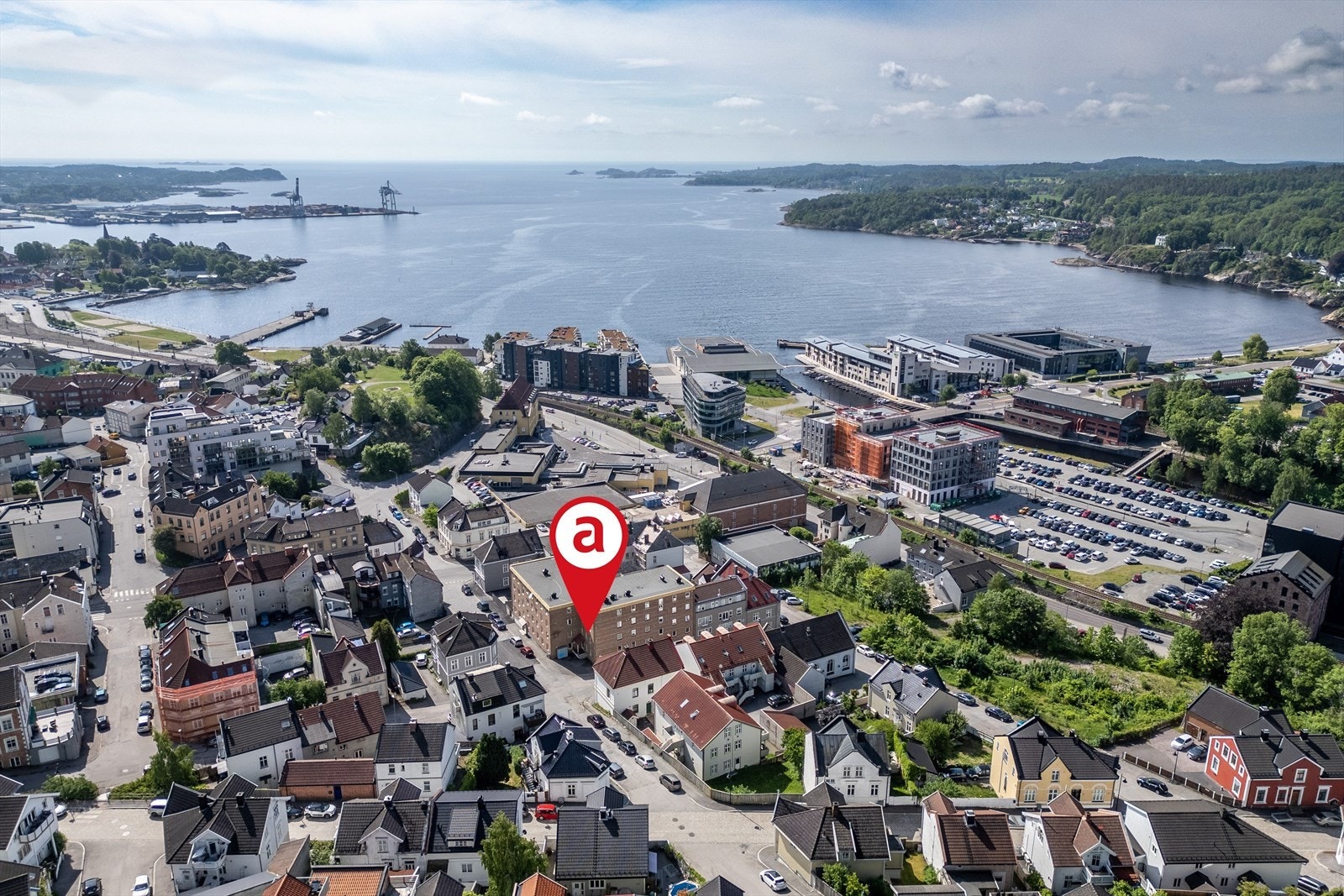 Fint beliggende sentrumsleilighet. Det er kort vei til Fritøe brygge, Bølgen kulturhus og flott badestrand. Galleribilde