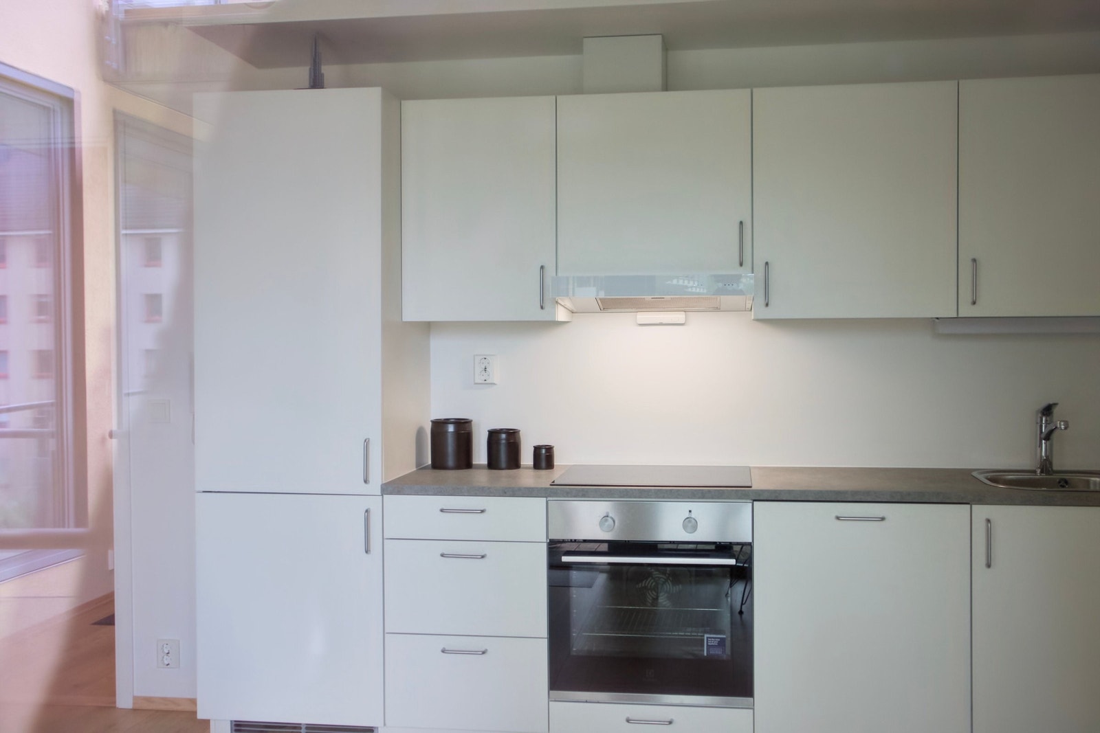 - Kjøkkenet er velutstyrt med hvitevarer fra Electrolux. Her får du all plassen du trenger - Galleribilde