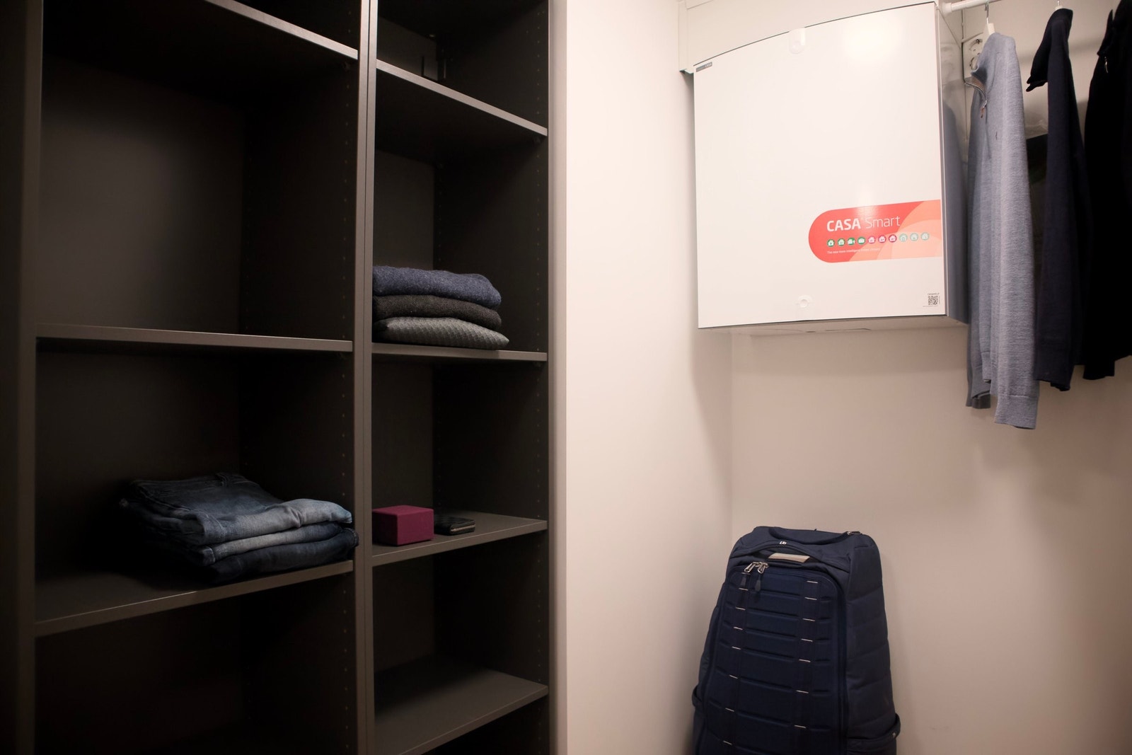 - Dette er et walk-in closet, per definisjon - Galleribilde