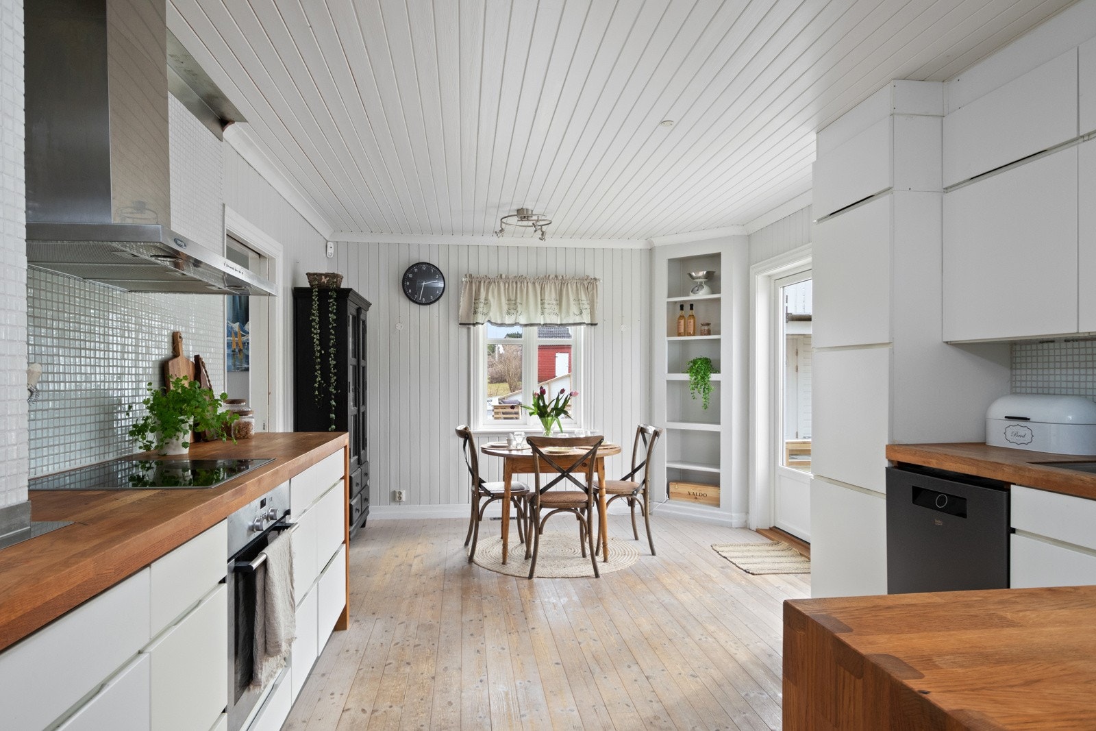 Kjøkkenet er hjertet i huset, med en delikat miks av klassisk og moderne. Galleribilde