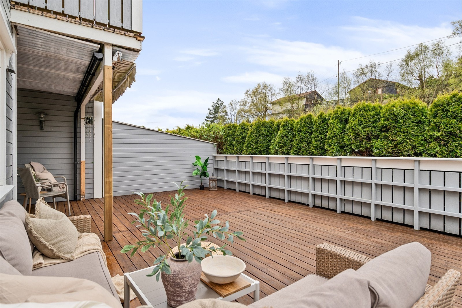Den fantastiske vestvendte terrassen på hele 52 m² er et perfekt sted å nyte solfylte dager og varme sommerkvelder. Galleribilde